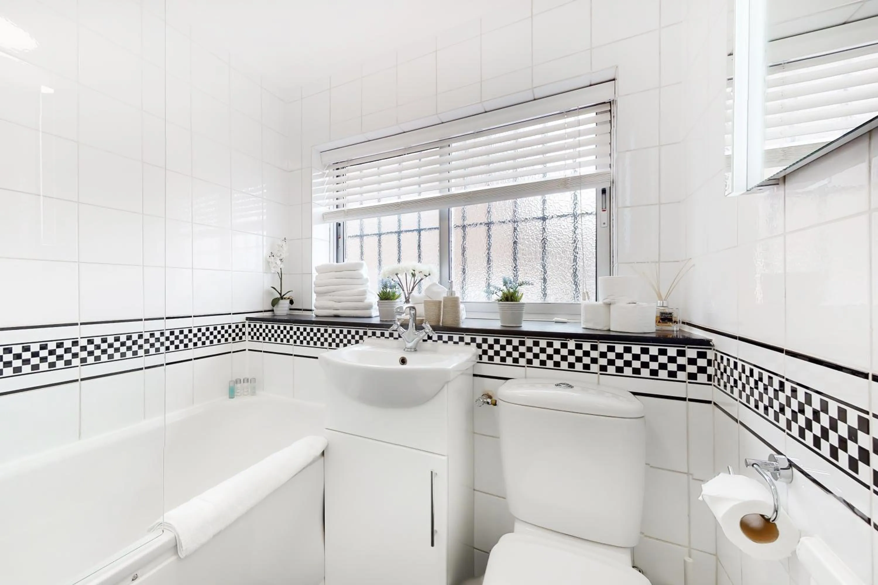 Shower in Stay in bond street