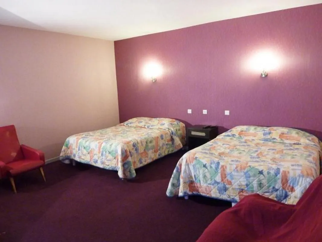 Photo of the whole room, Bed in Hôtel Restaurant du Pont-Vieux