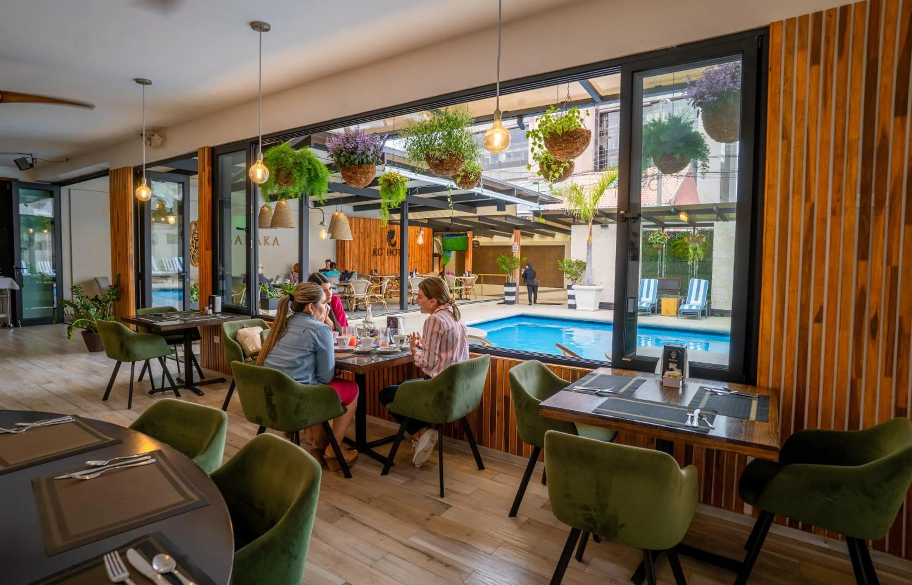 Restaurant/places to eat in KC Hotel San Jose