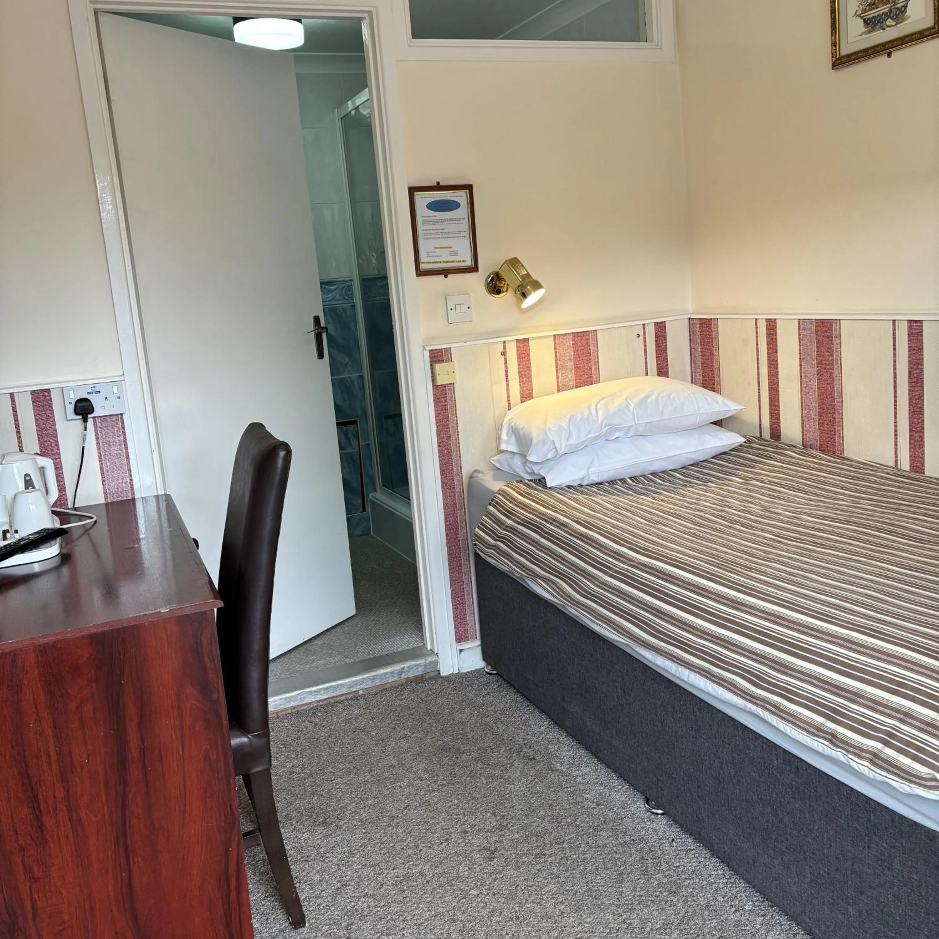 Bedroom, Bed in The Old Lamb