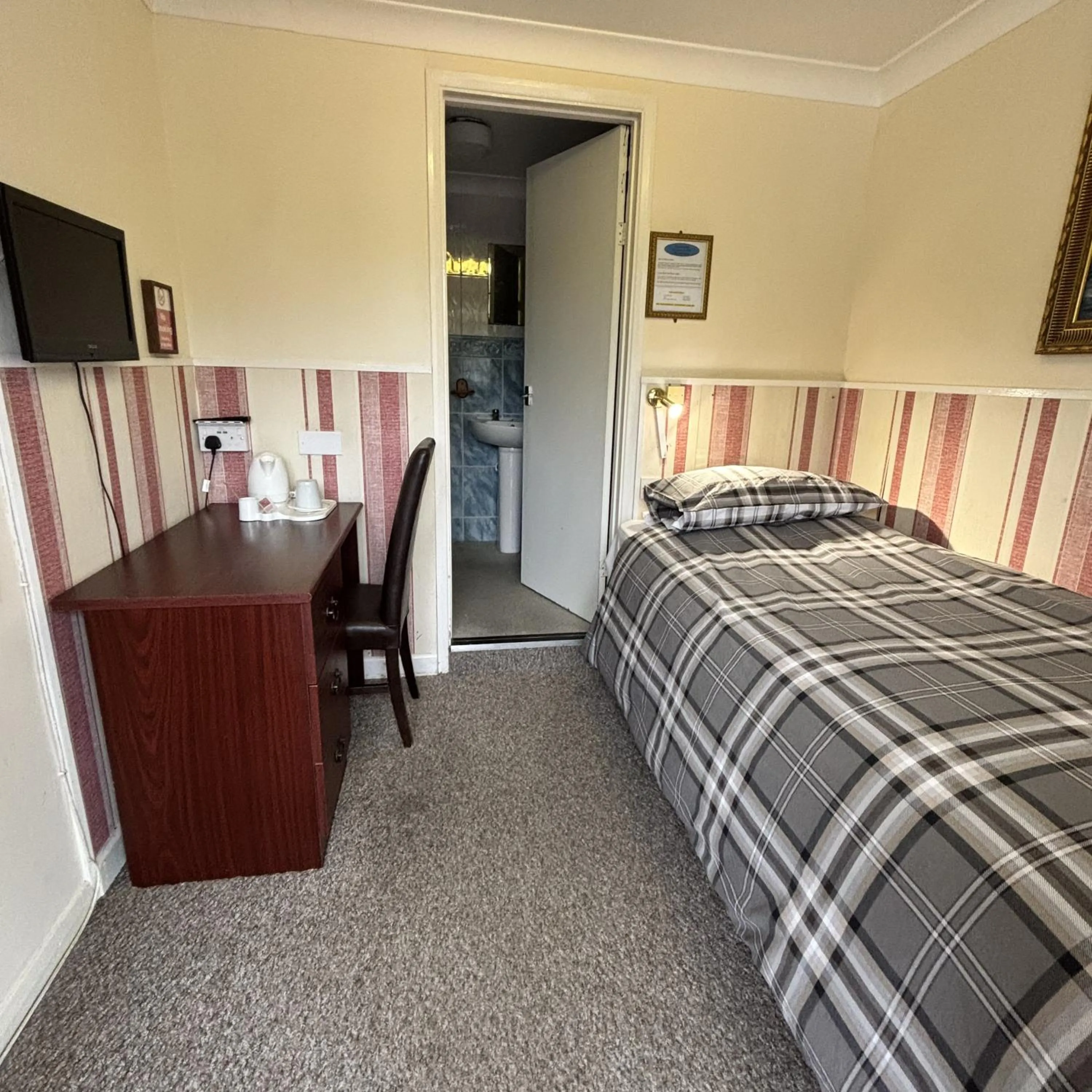 Bedroom, Bed in The Old Lamb