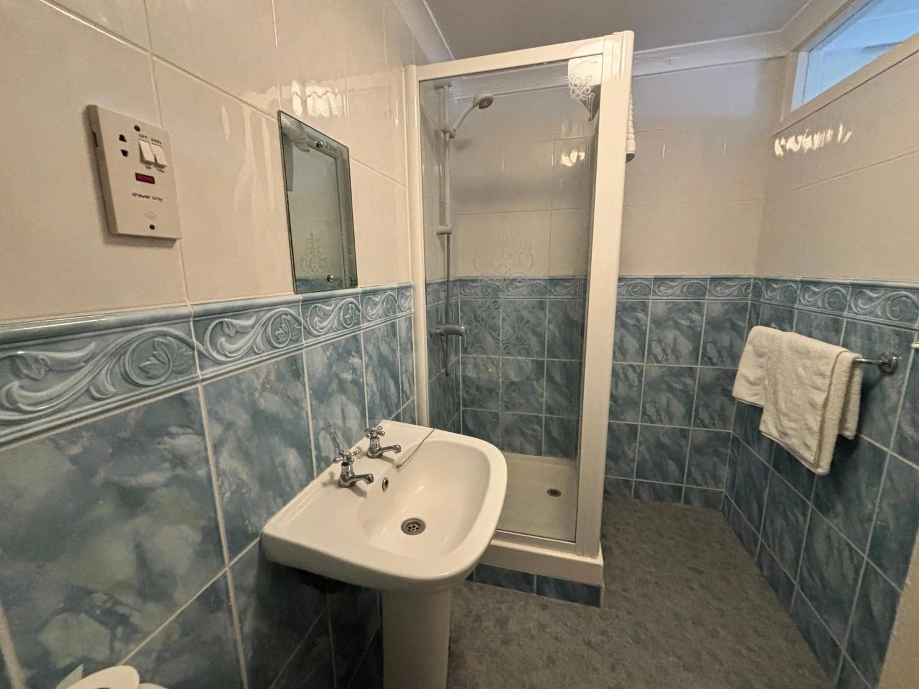 Bathroom in The Old Lamb