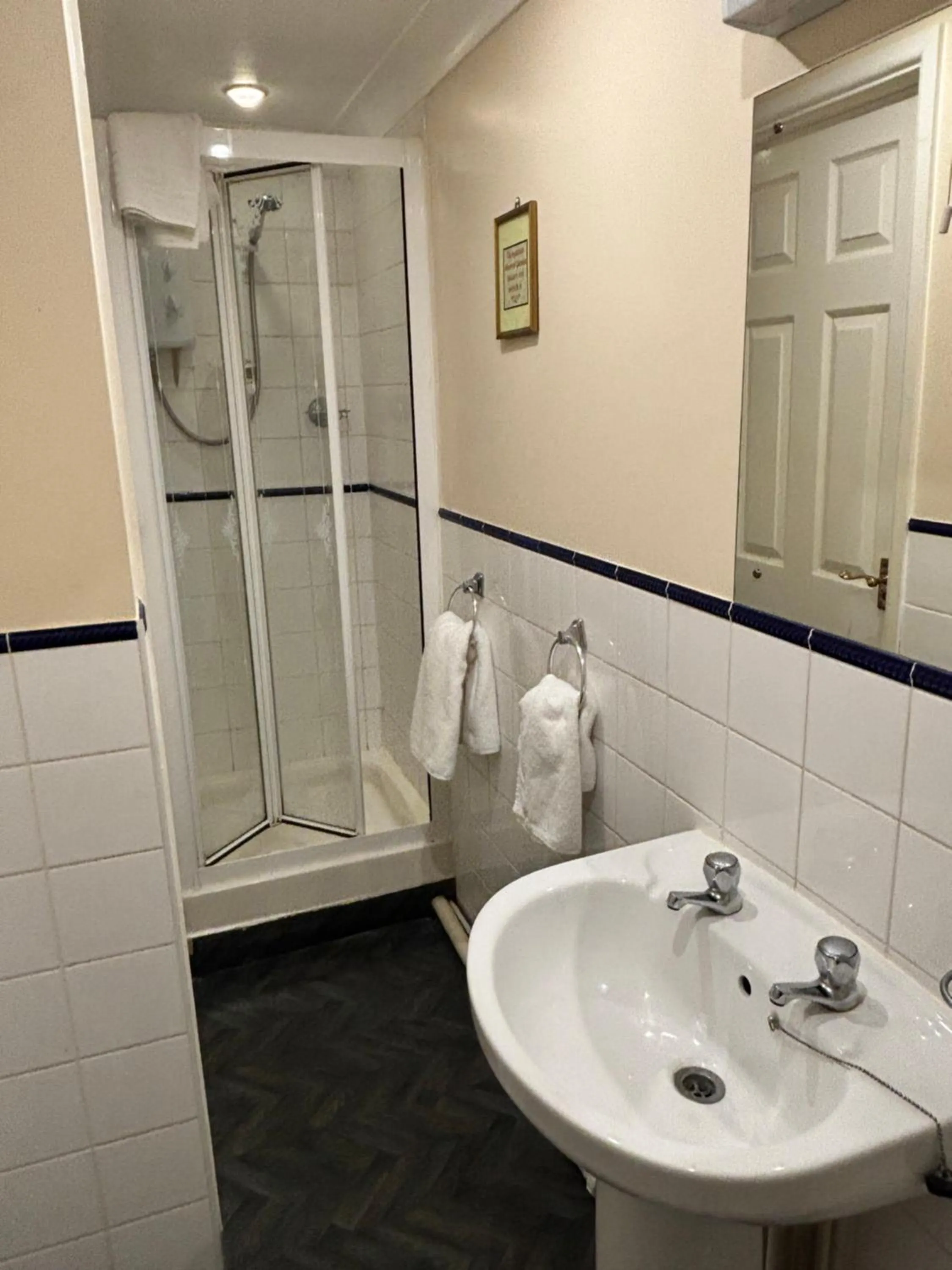 Bathroom in The Old Lamb