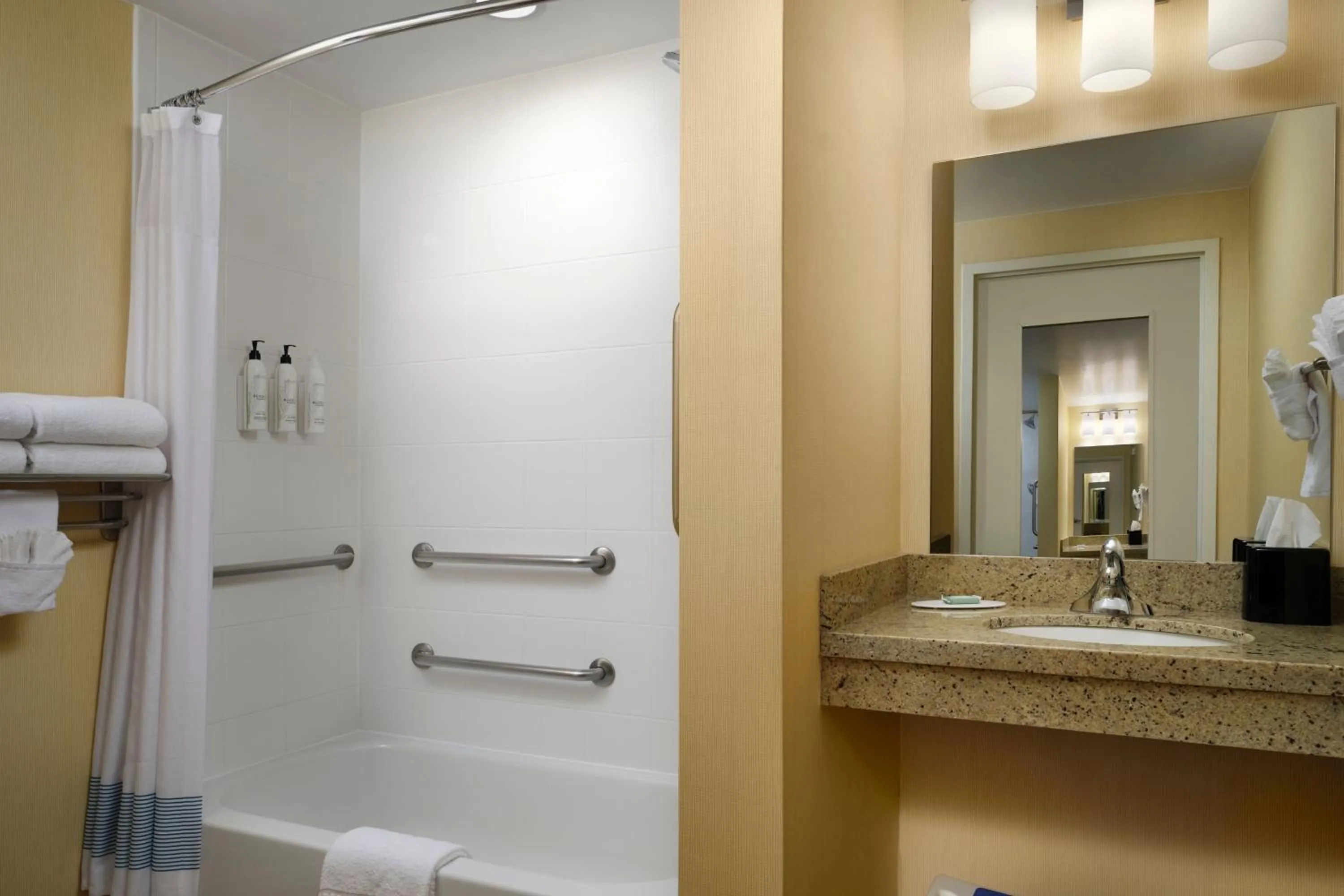 Bathroom in TownePlace Suites Ann Arbor
