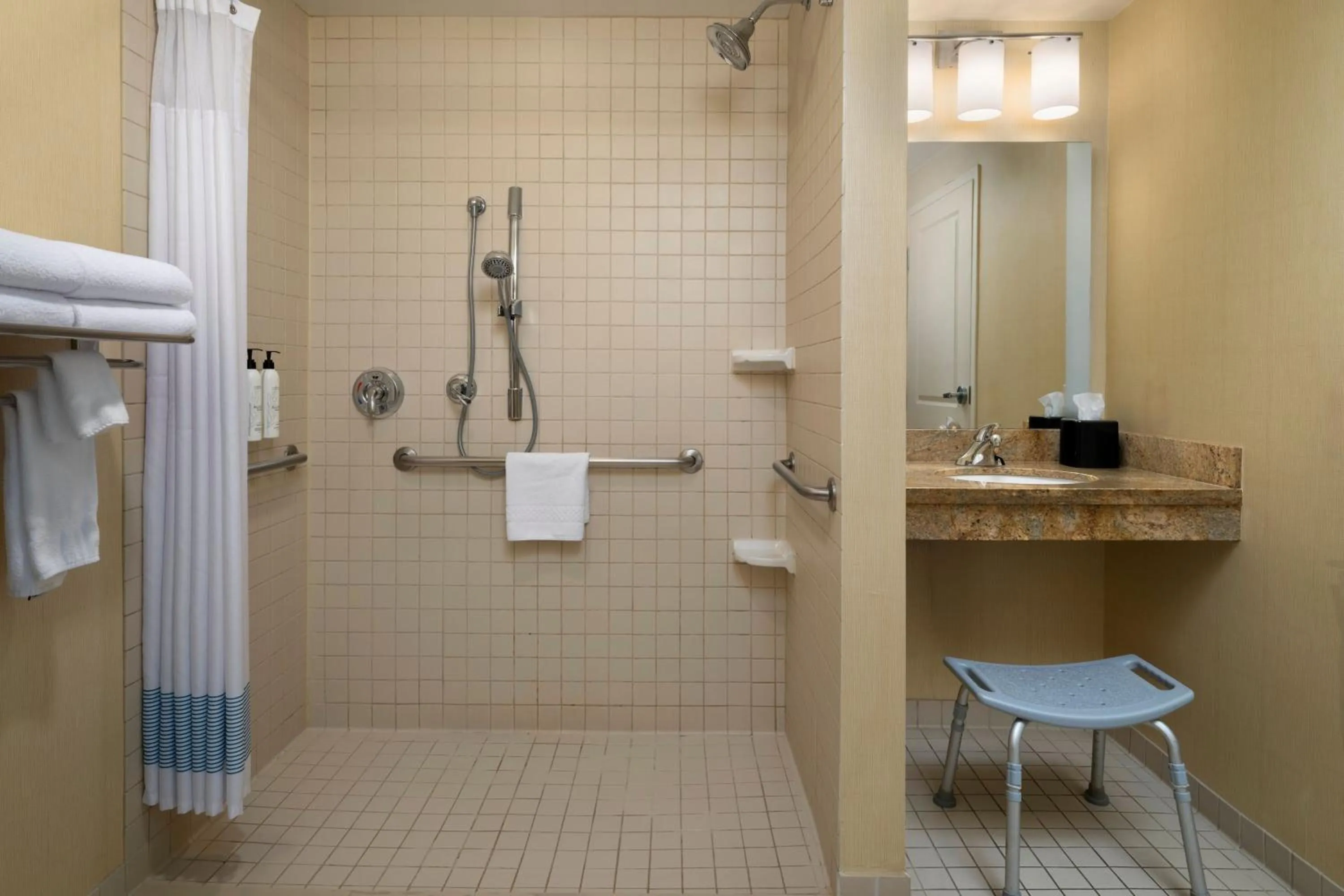 Bathroom in TownePlace Suites Ann Arbor