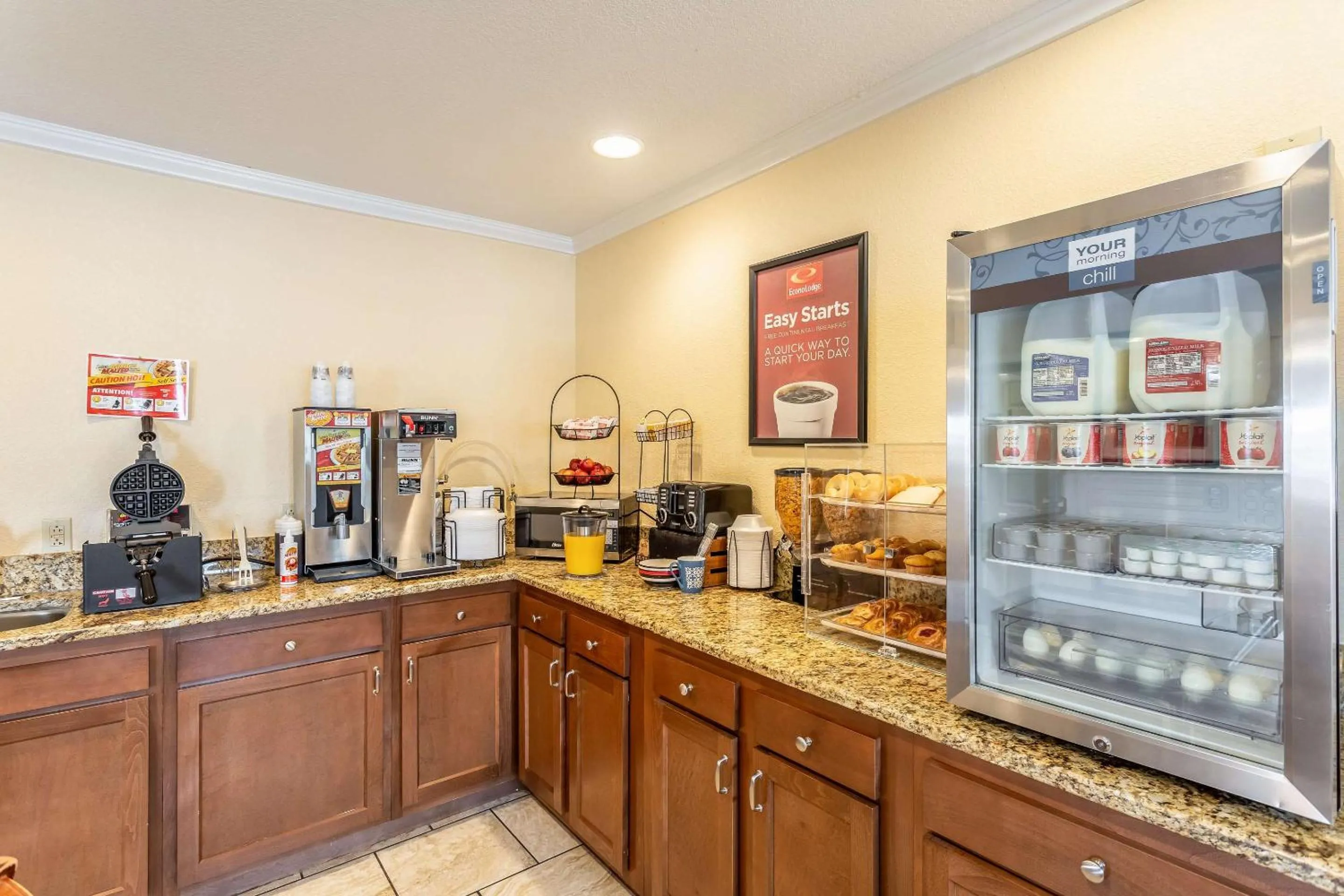 Breakfast in Econo Lodge Inn & Suites Santa Rosa