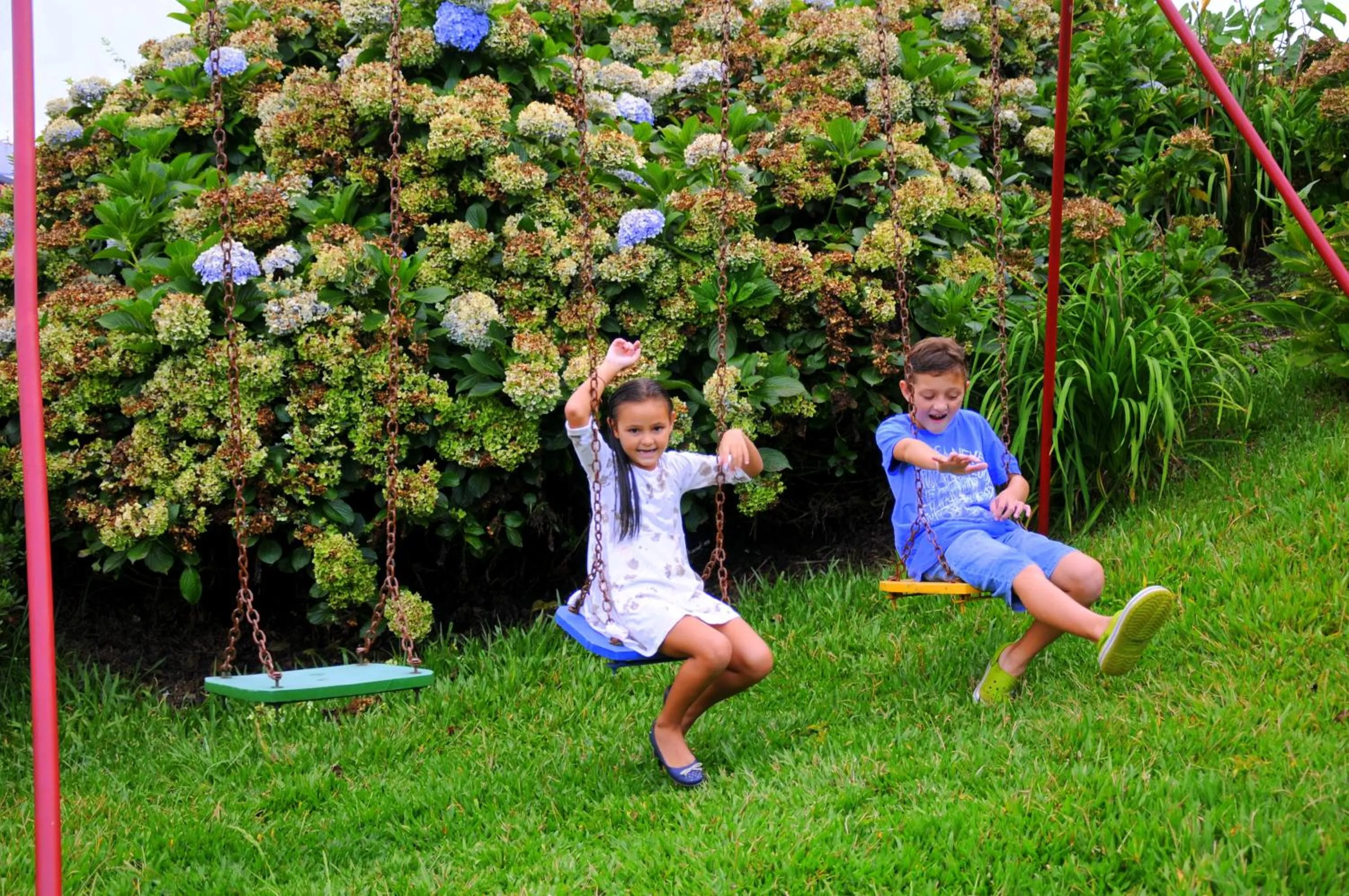 People in Hotel Bangalôs da Serra