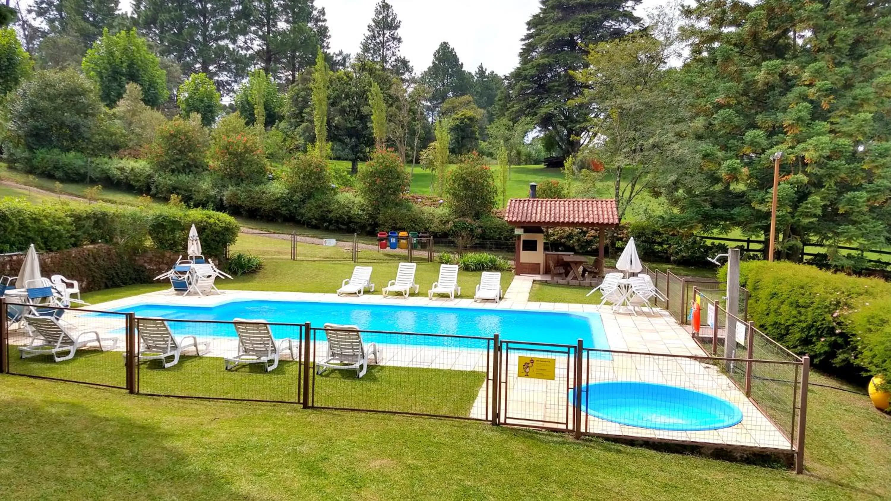 BBQ facilities in Hotel Bangalôs da Serra