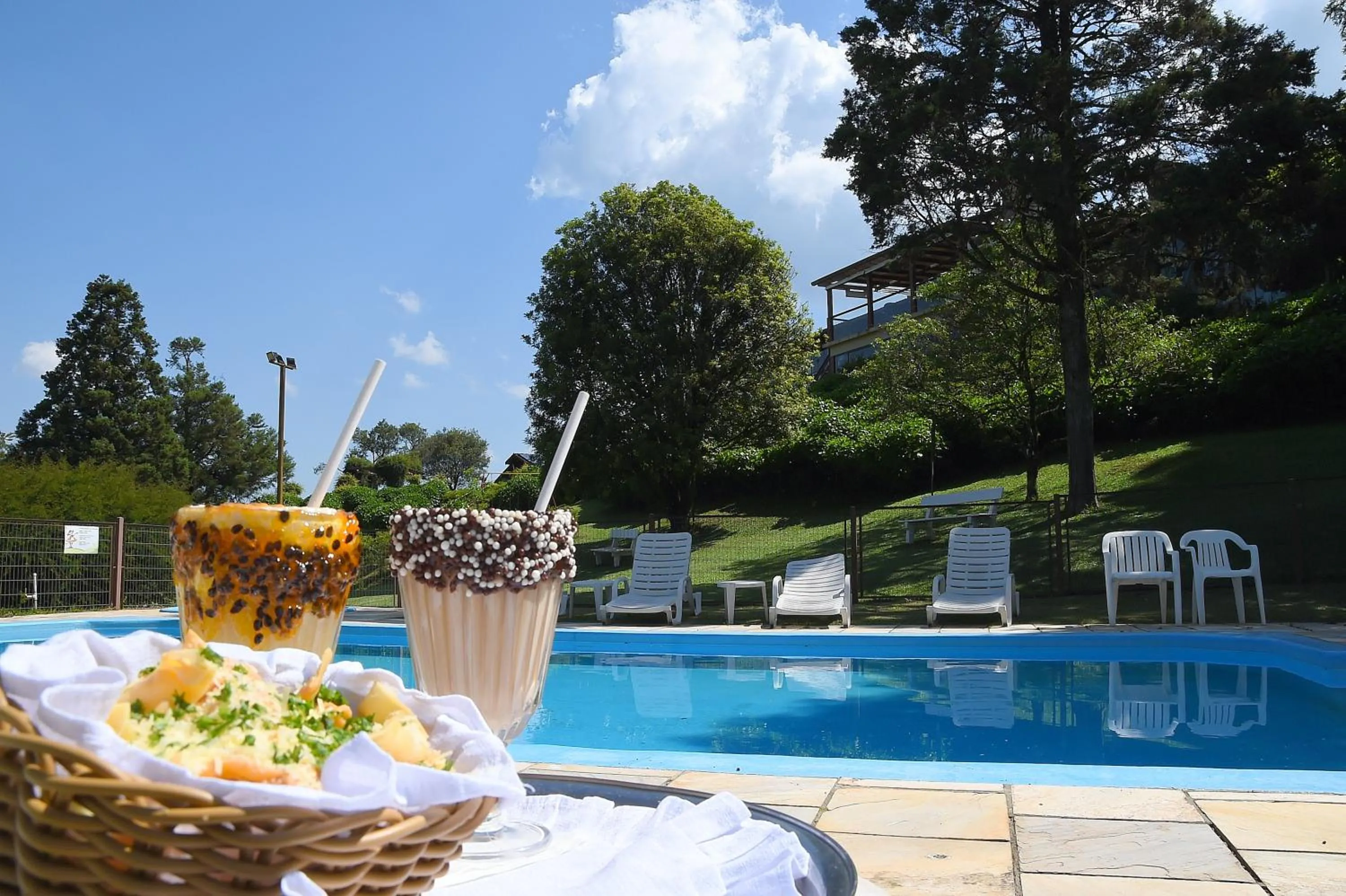 Summer in Hotel Bangalôs da Serra