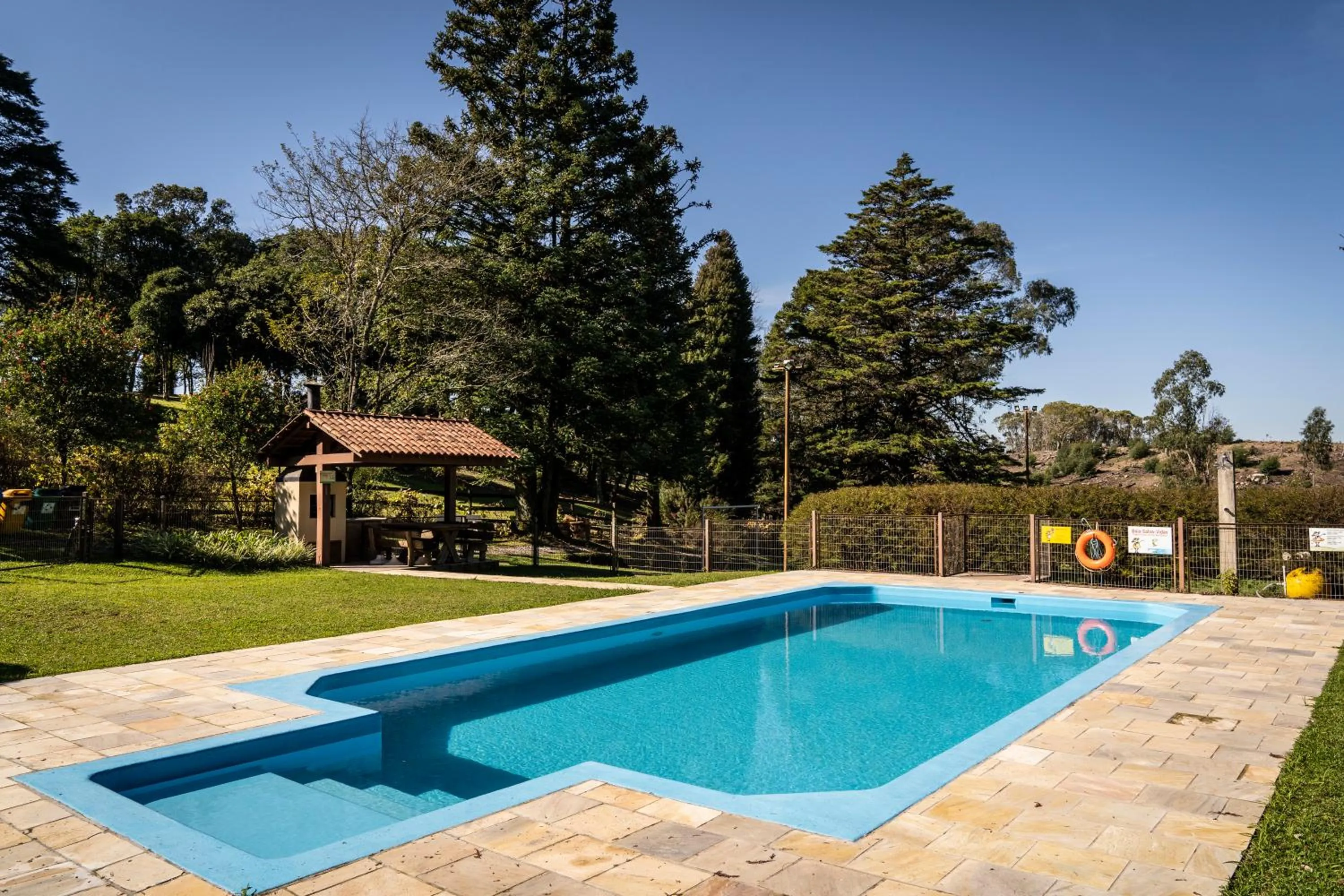 Swimming pool in Hotel Bangalôs da Serra