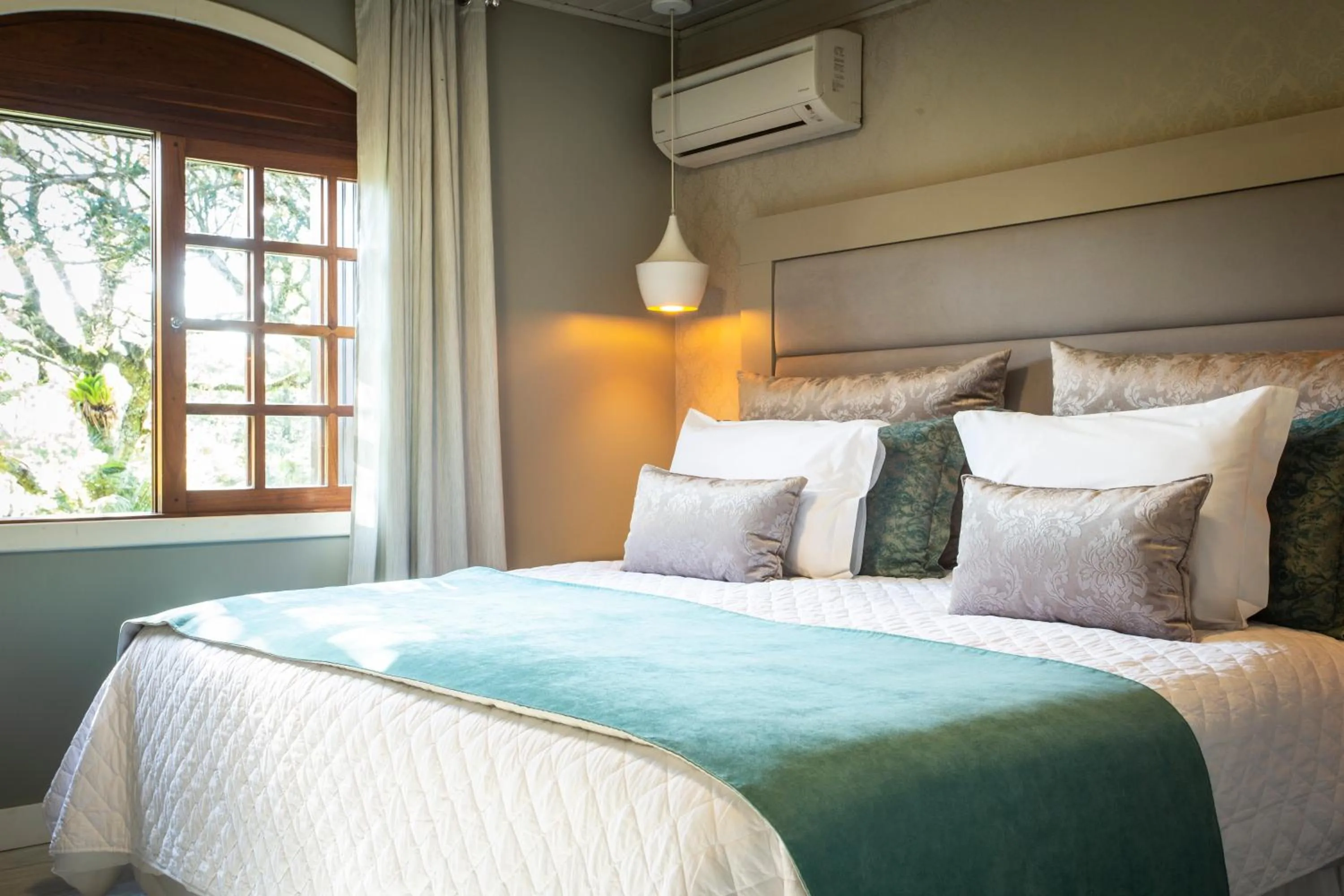 Photo of the whole room, Bed in Hotel Bangalôs da Serra
