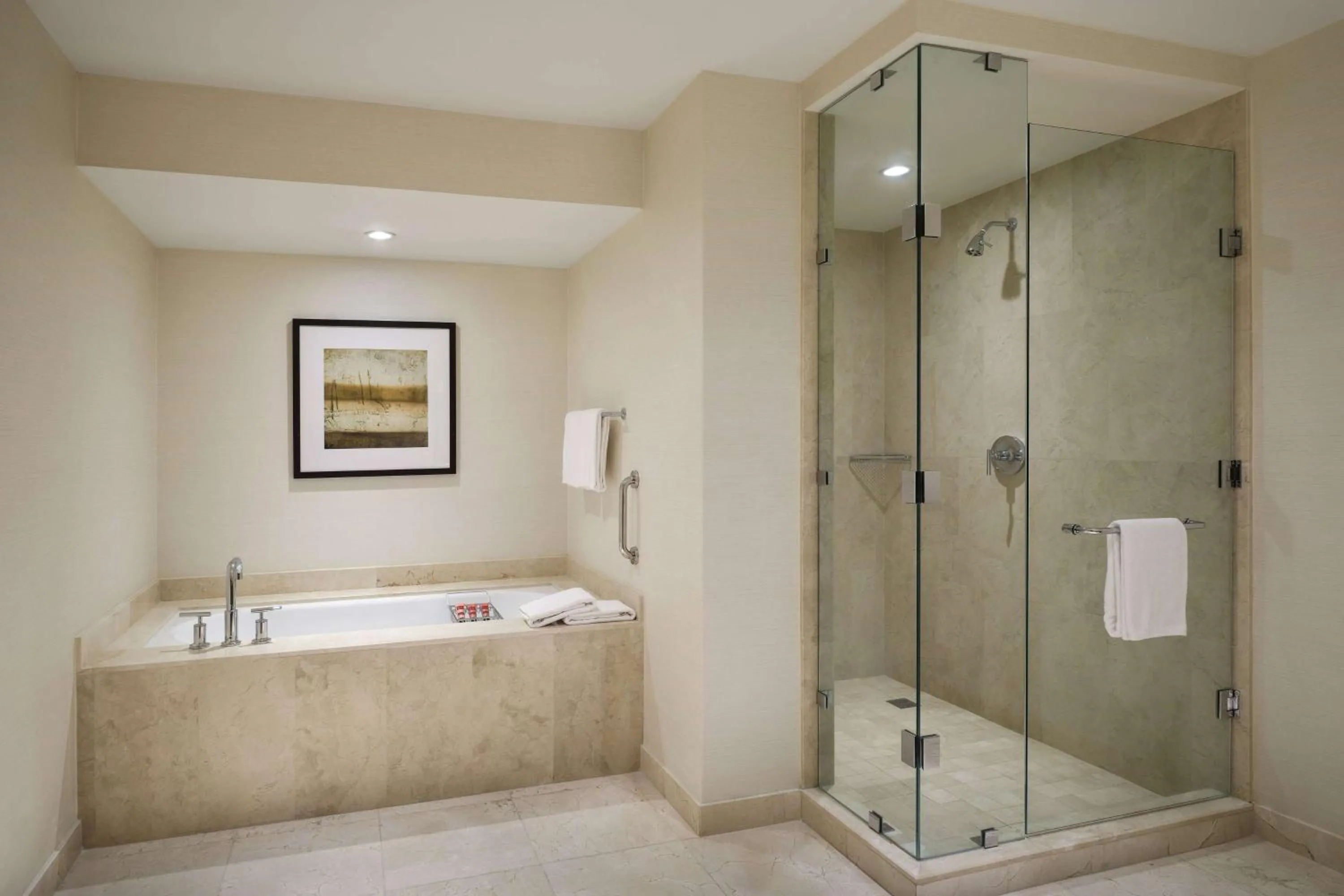 TV and multimedia in Bristol Panama, a Registry Collection Hotel