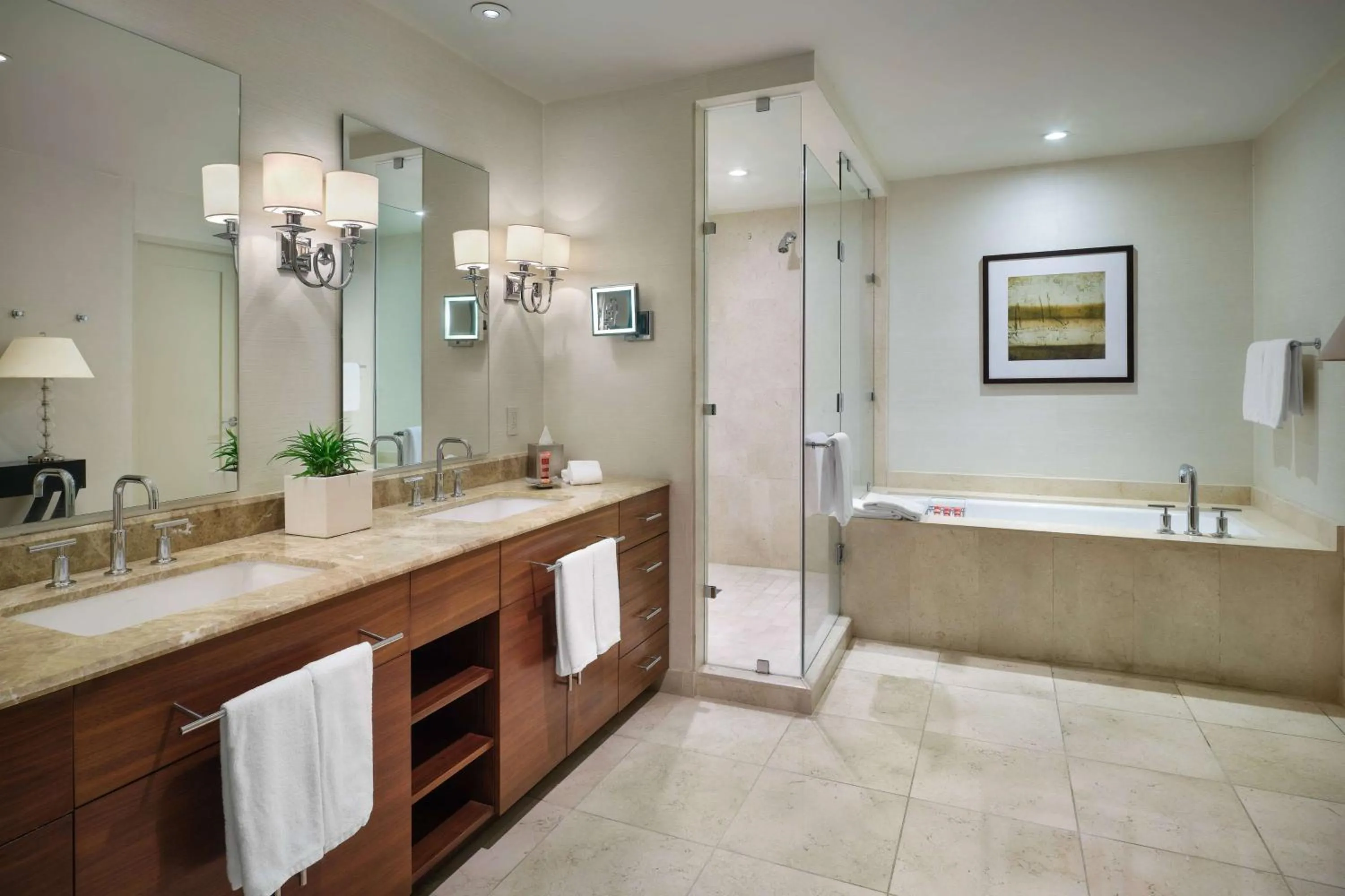 TV and multimedia in Bristol Panama, a Registry Collection Hotel