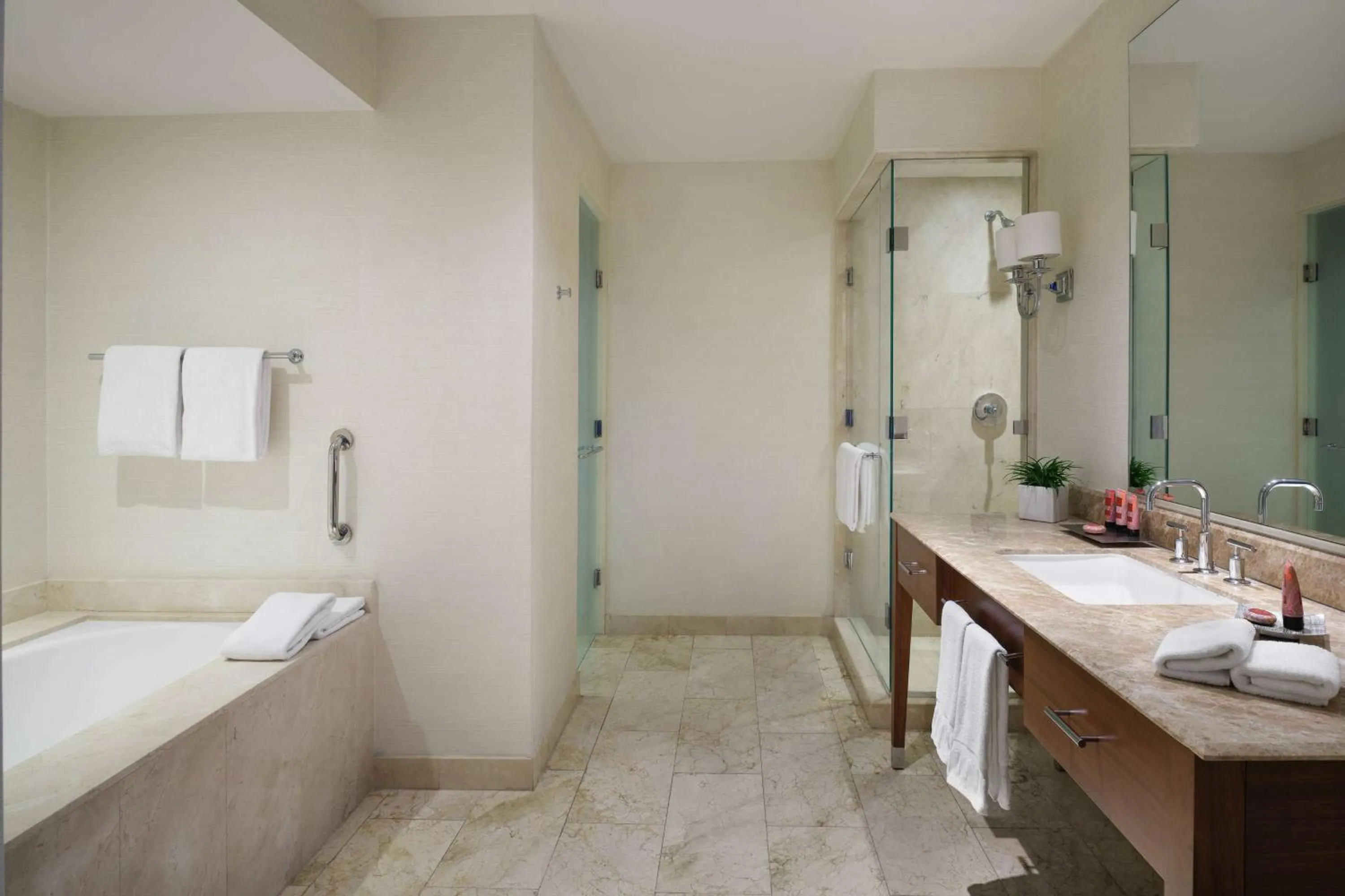 TV and multimedia in Bristol Panama, a Registry Collection Hotel