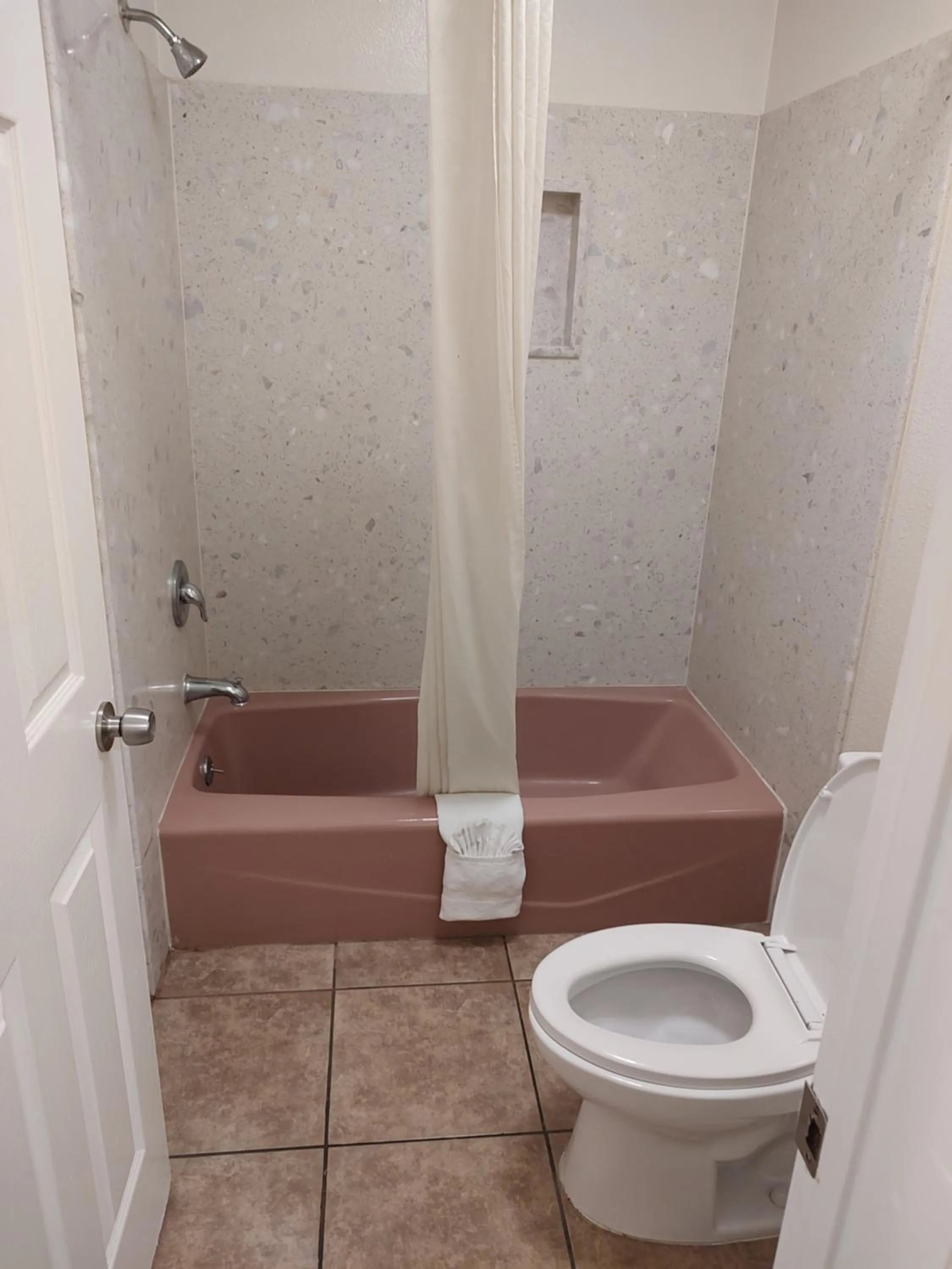 Shower in Economy Inn Richmond