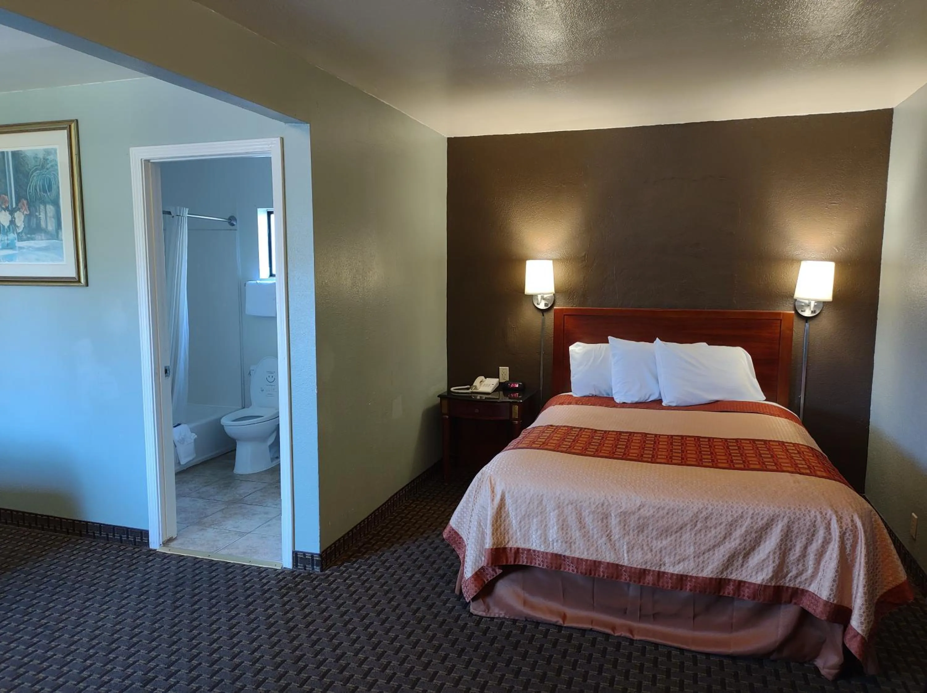 Bed in Economy Inn Richmond