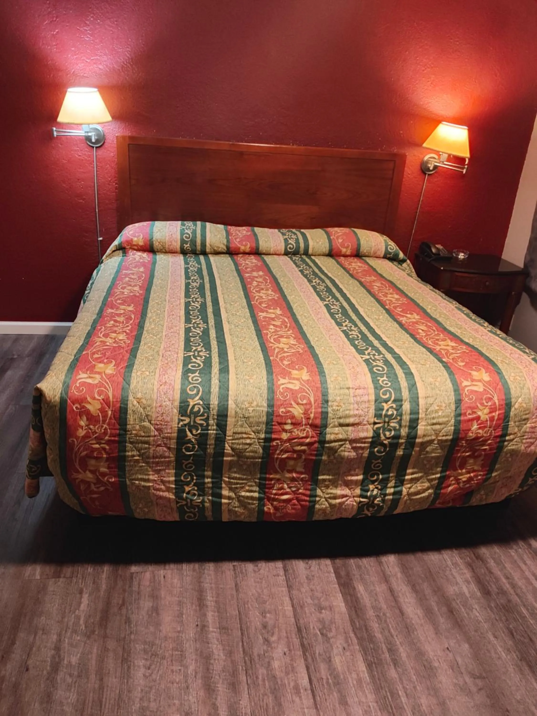 Bed in Economy Inn Richmond