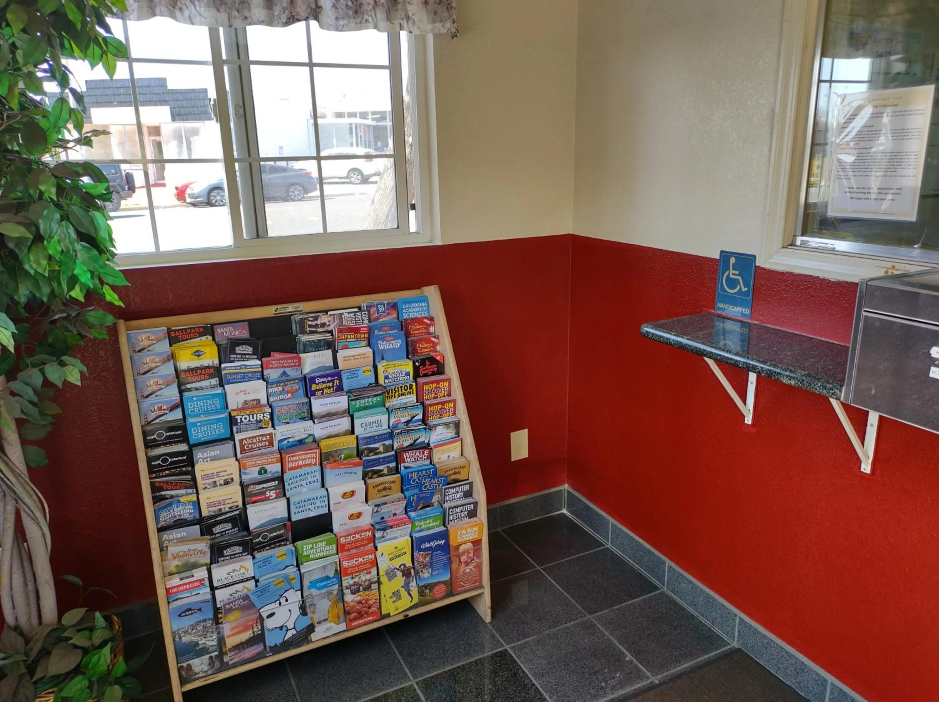 Property building in Economy Inn Richmond