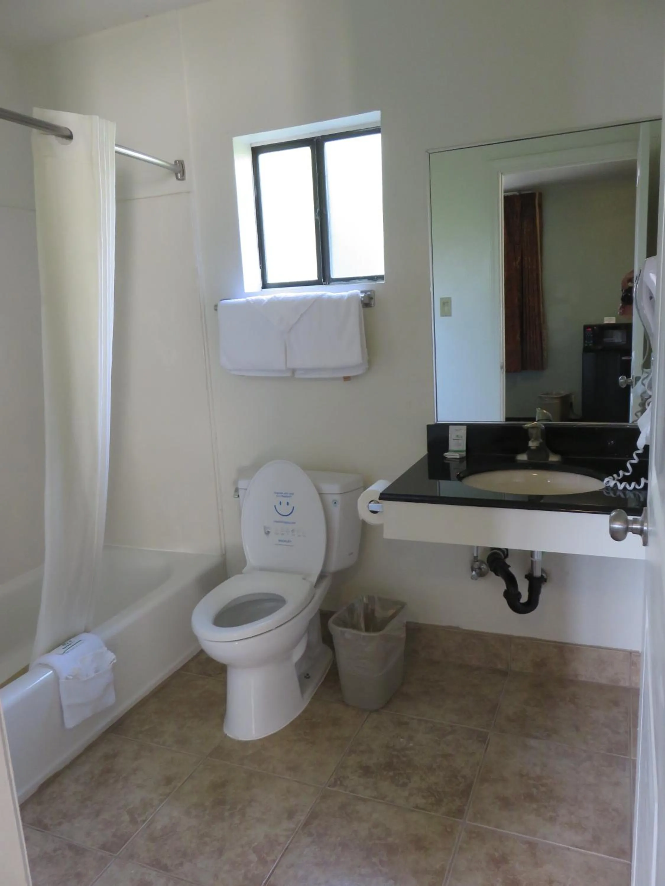 Toilet in Economy Inn Richmond