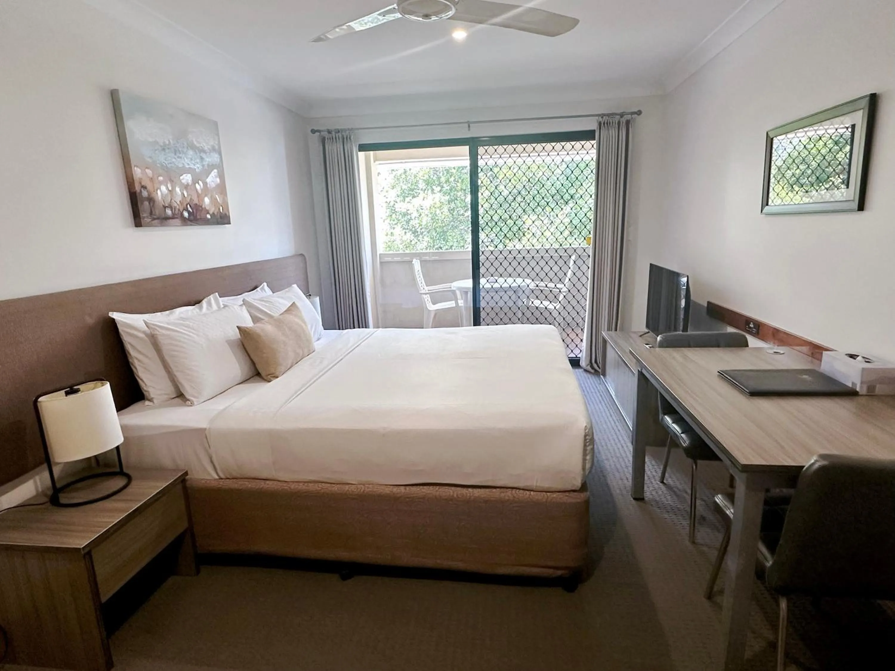 Bedroom, Bed in Quest Ascot