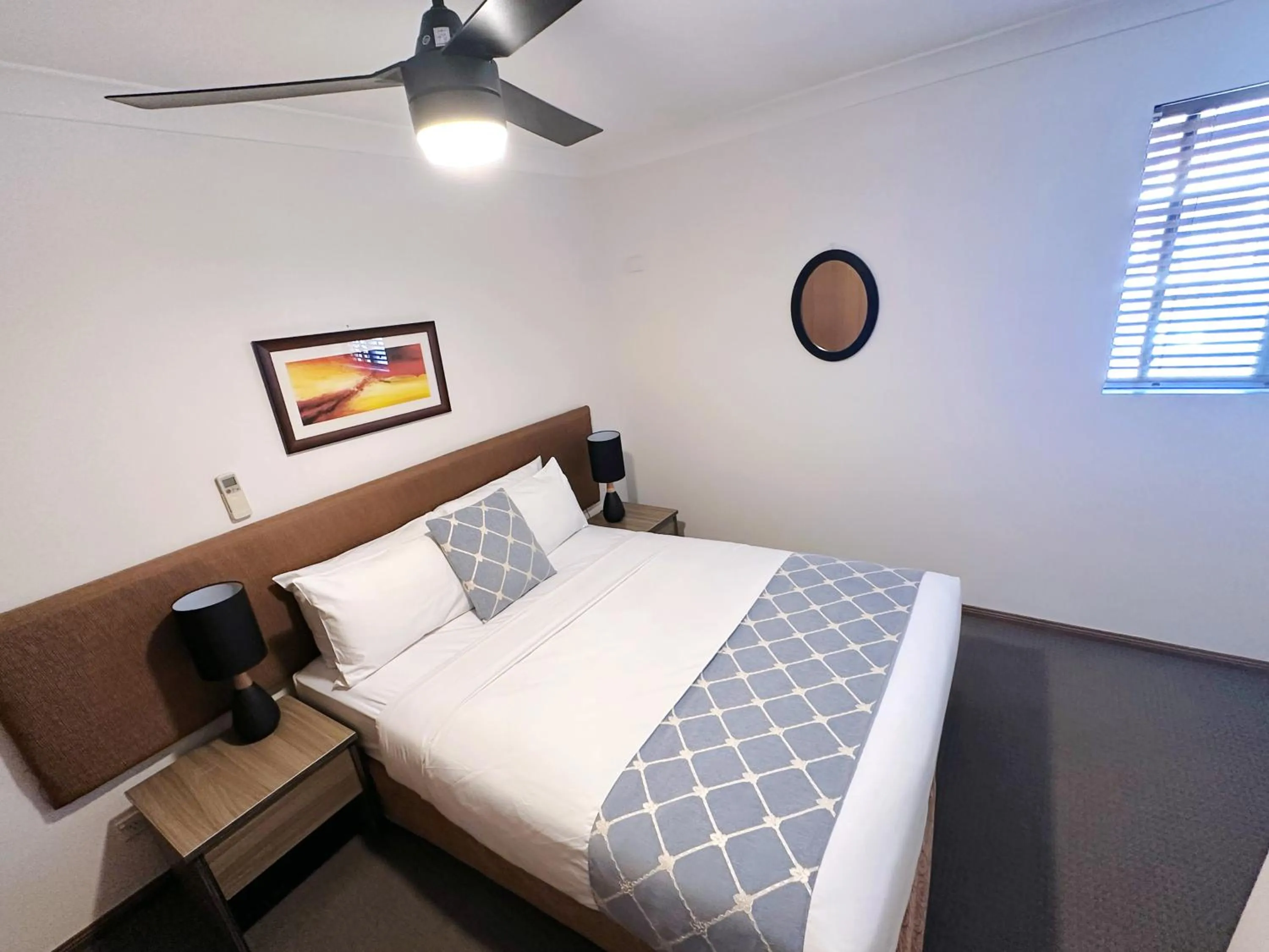 Bedroom, Bed in Quest Ascot