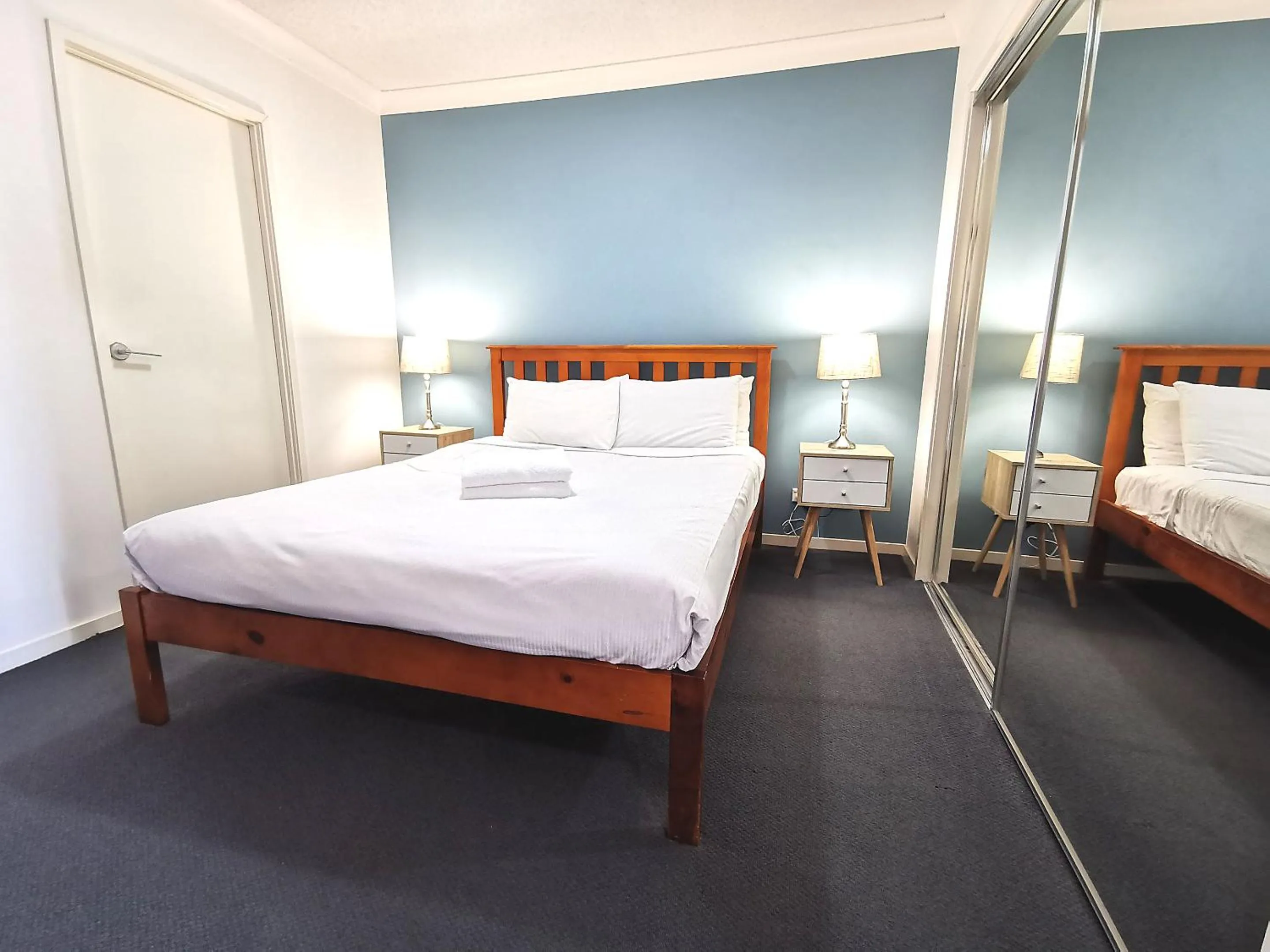 Bedroom, Bed in Inn on the Park Apartments