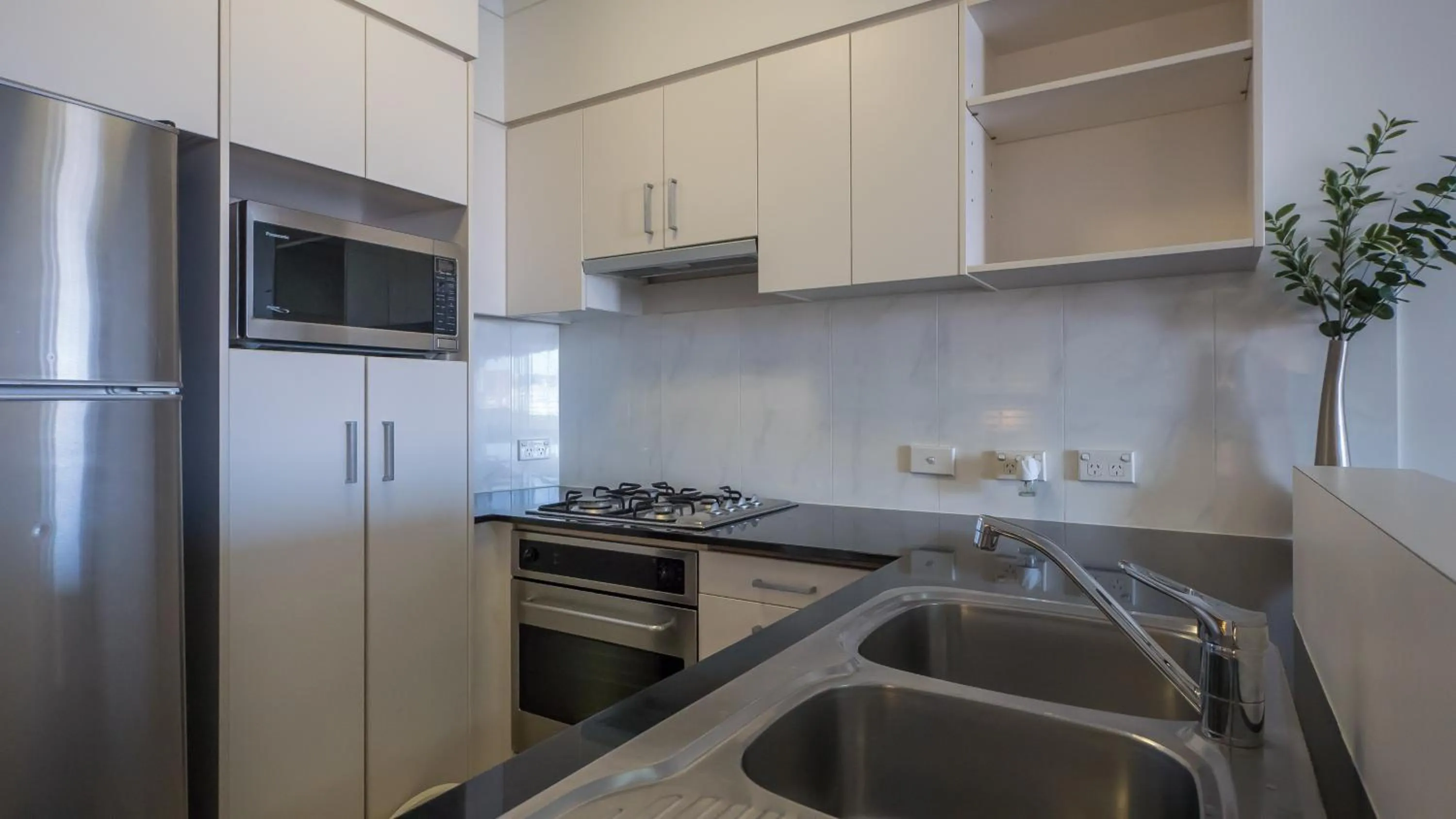 Kitchen or kitchenette in Inn on the Park Apartments