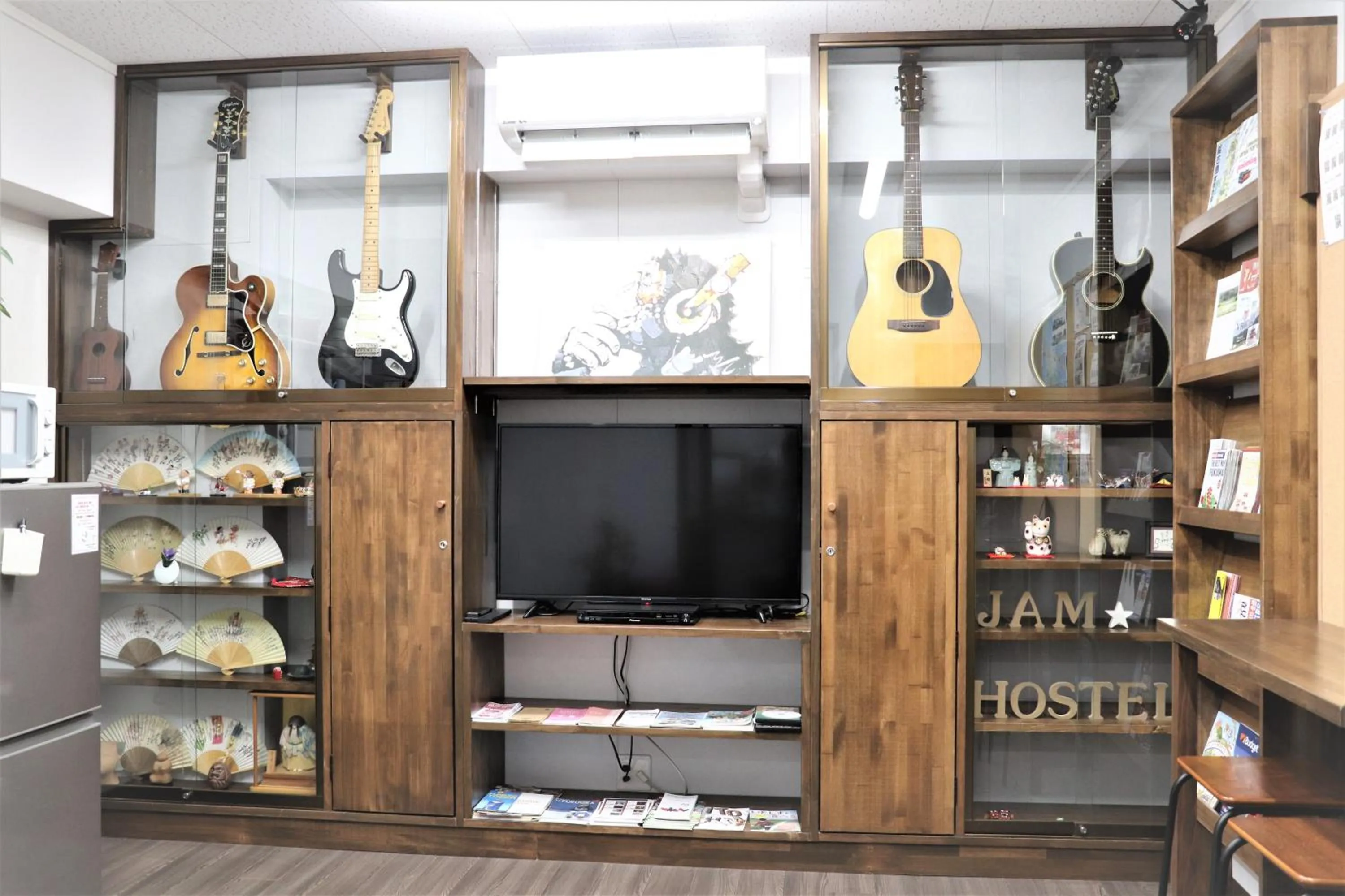 Communal lounge/ TV room in JAM HOSTEL Hakata Station Front