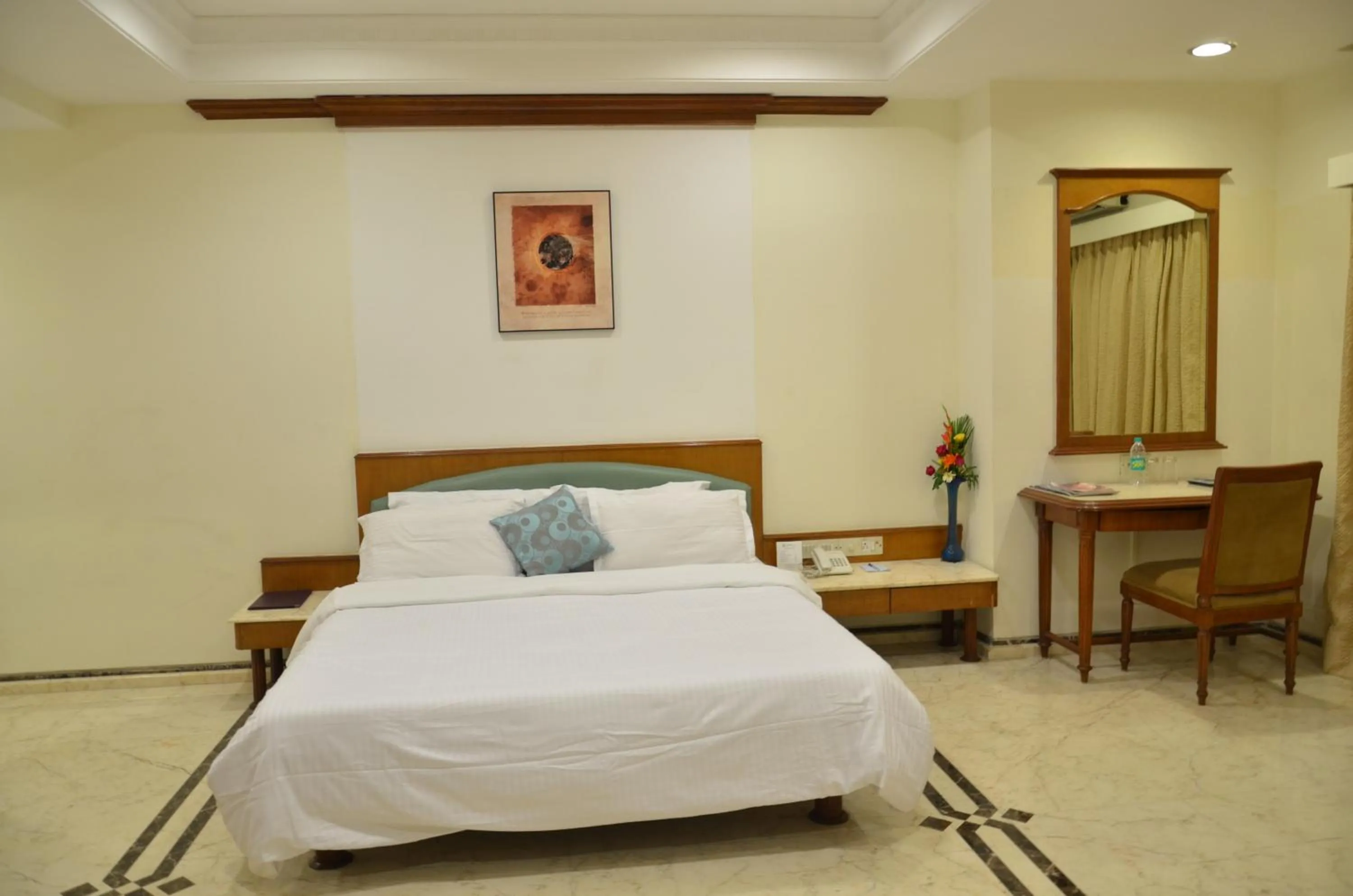 Bedroom, Bed in Garden Hotel