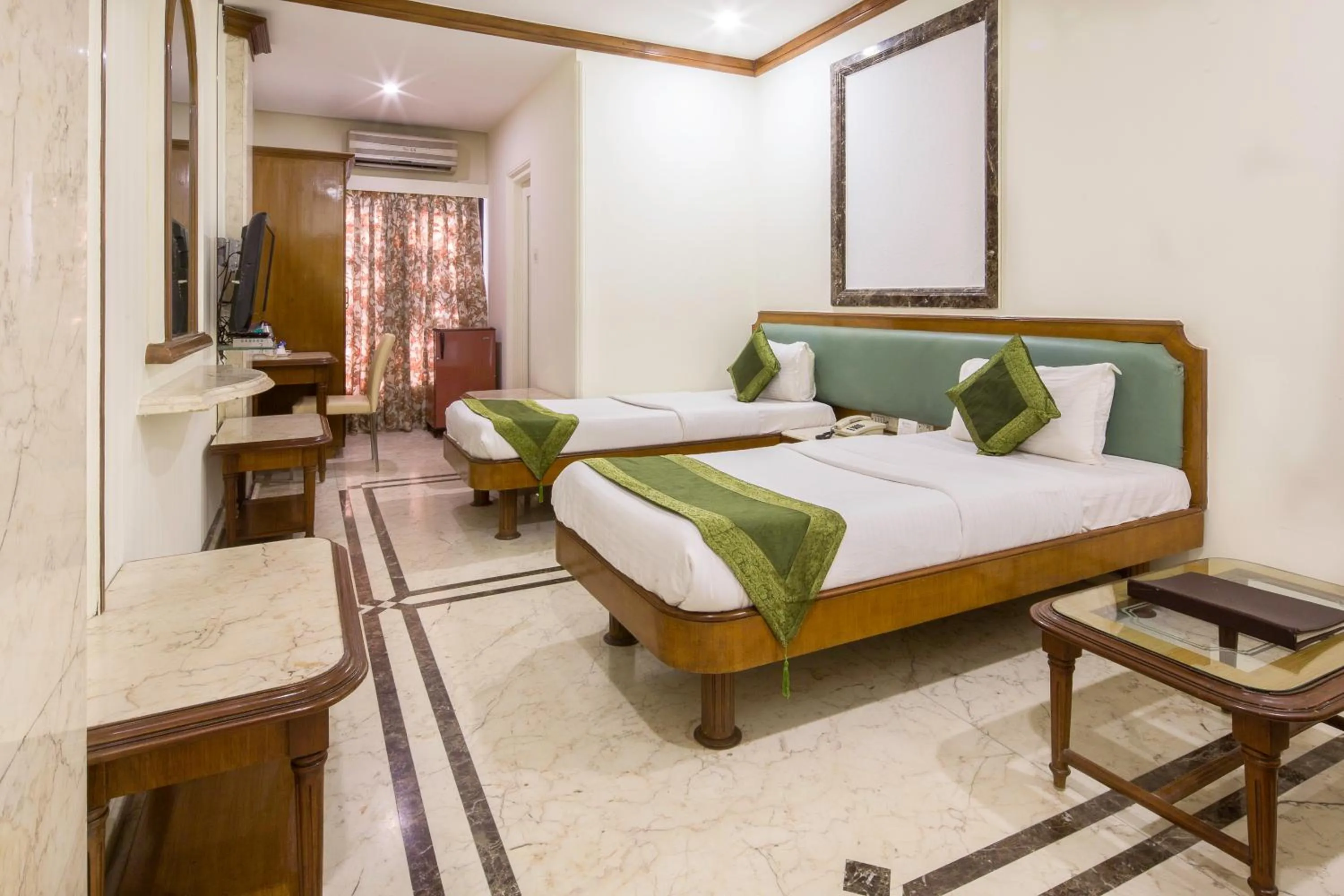 Bedroom, Bed in Garden Hotel