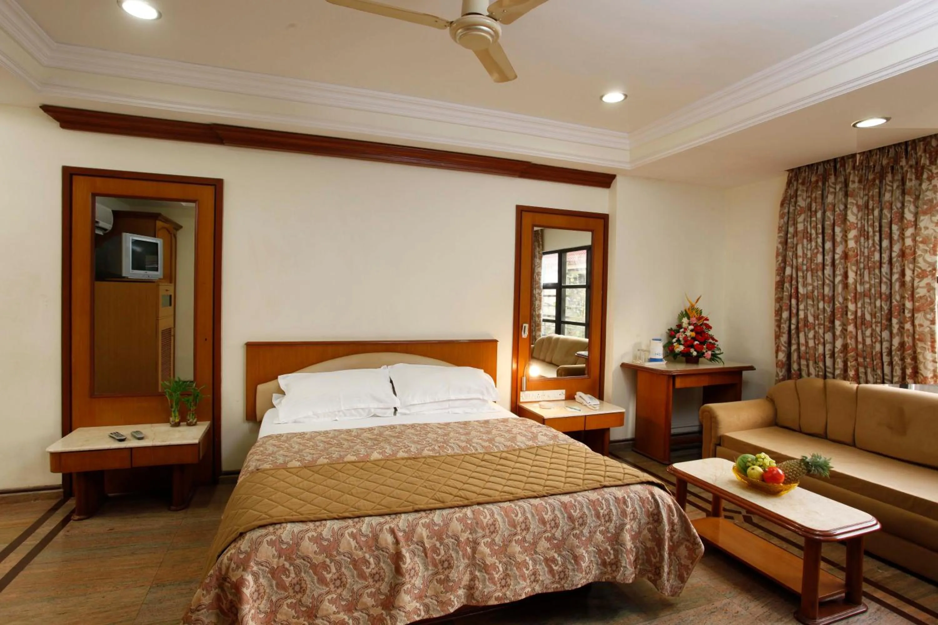 Bedroom, Bed in Garden Hotel