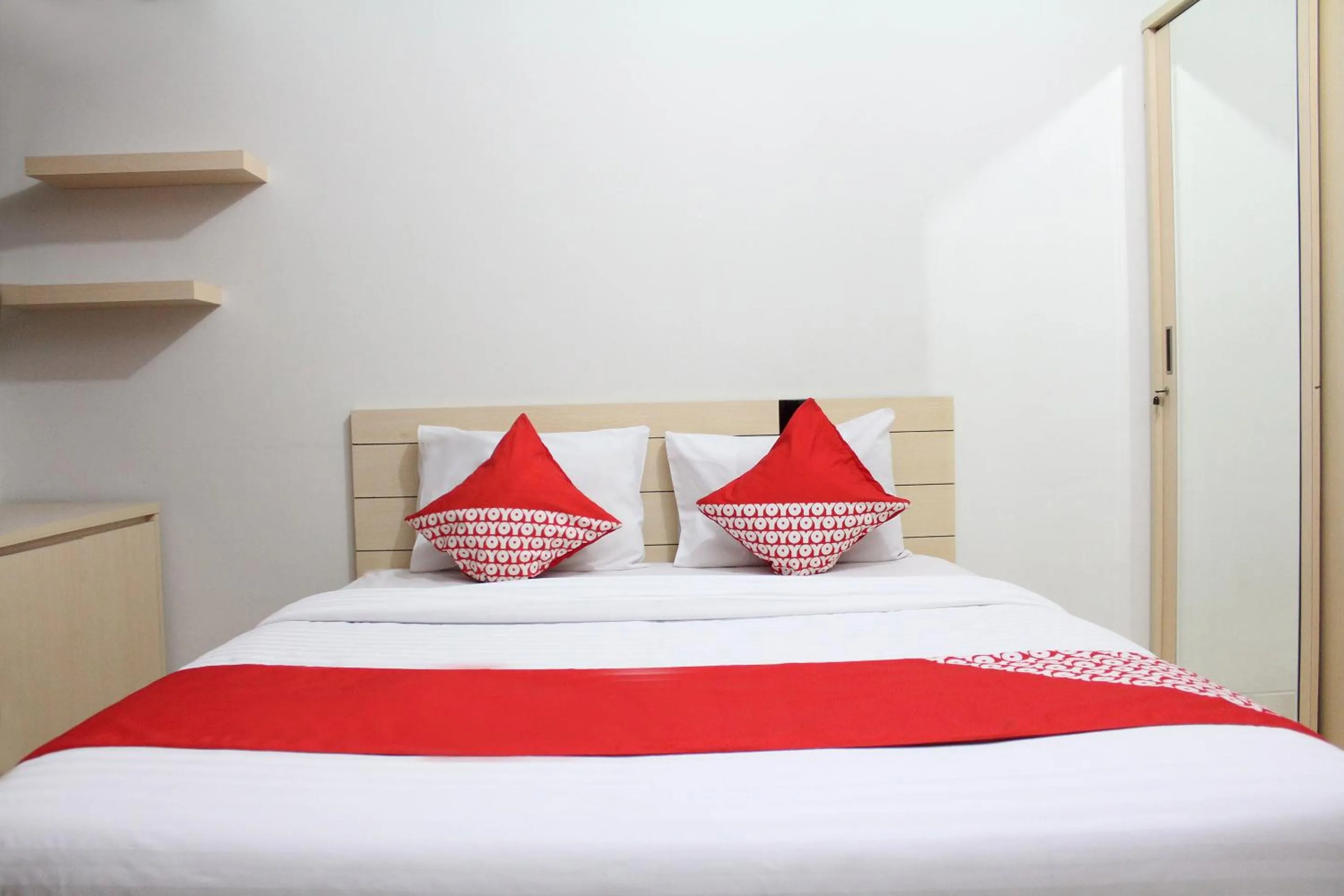 Bedroom in OYO 266 Margonda Residence 5