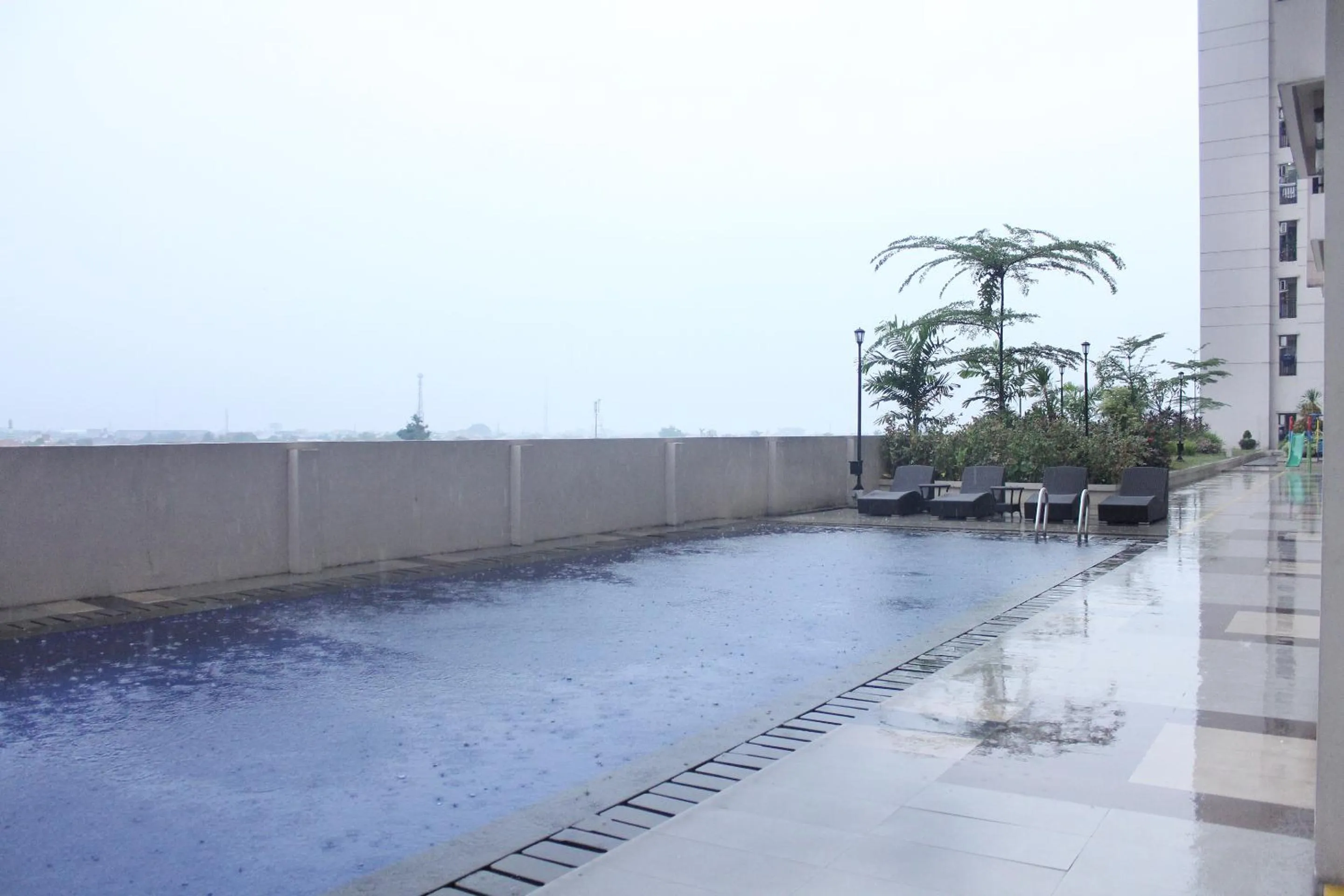 Swimming Pool in OYO 266 Margonda Residence 5