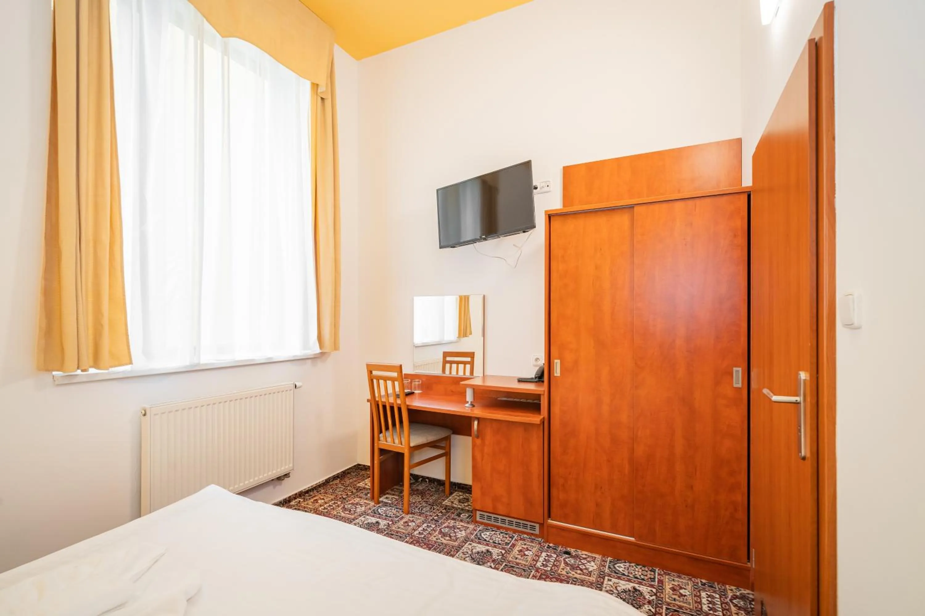 Bedroom, Bed in City Central De Luxe