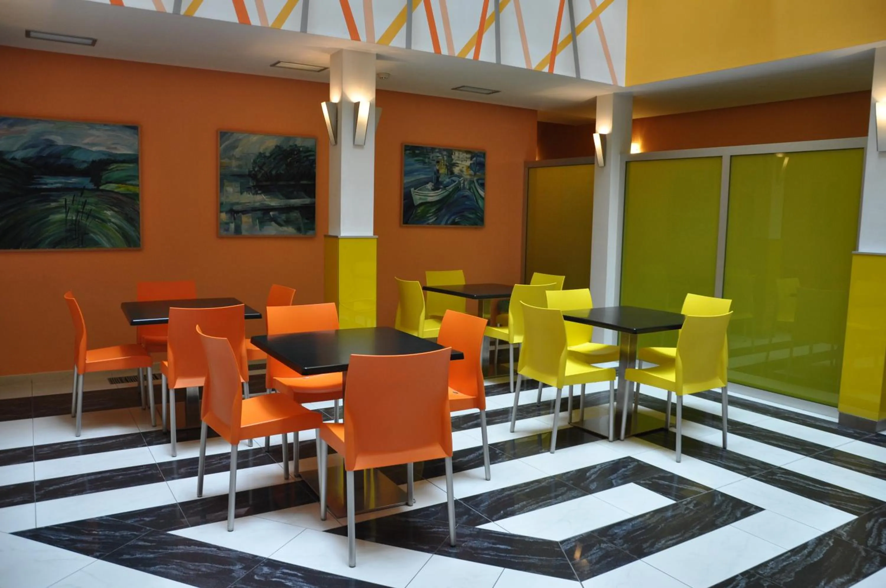 Restaurant/places to eat in City Central De Luxe