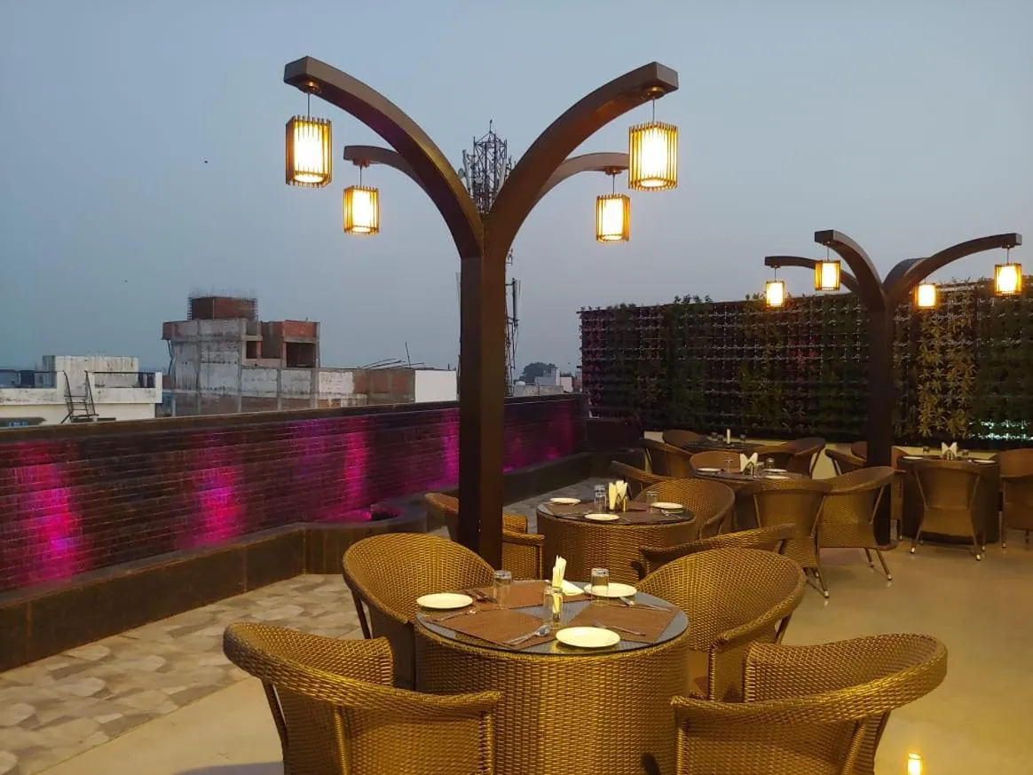 Restaurant/places to eat in HOTEL SHIVOY GRAND