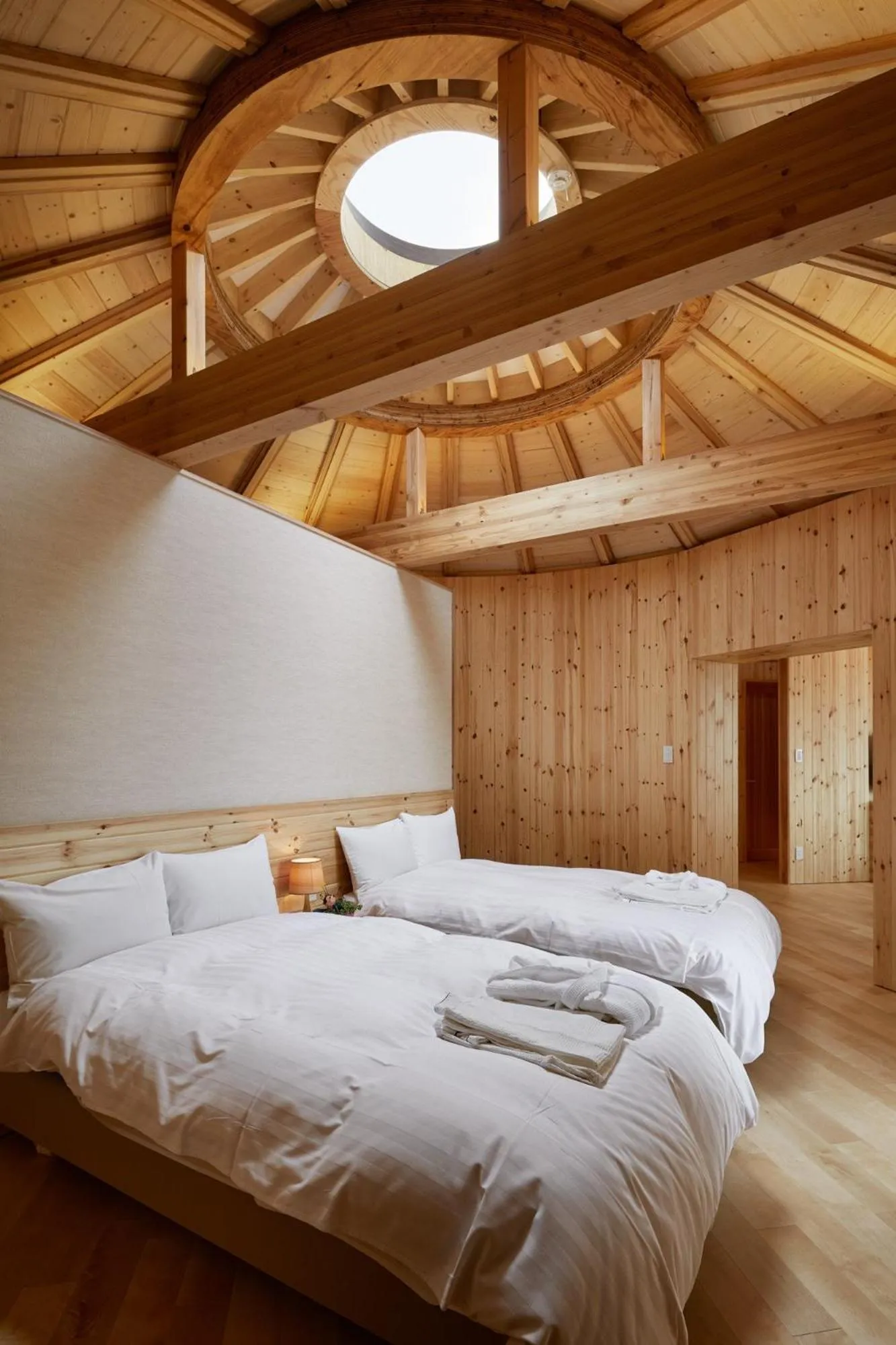 Bed in GRAND CHARIOT Hokutoshichisei 135°