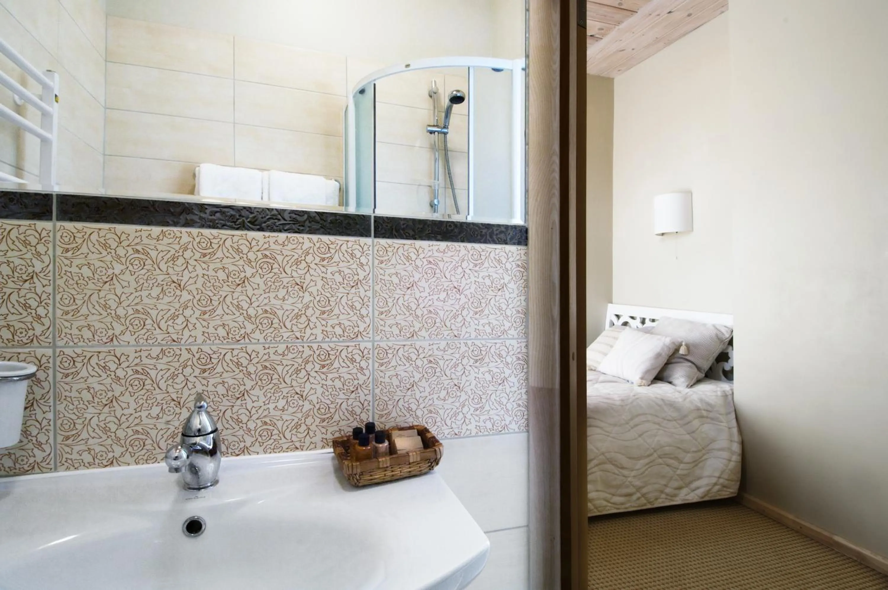 Toilet, Bed in Reinis