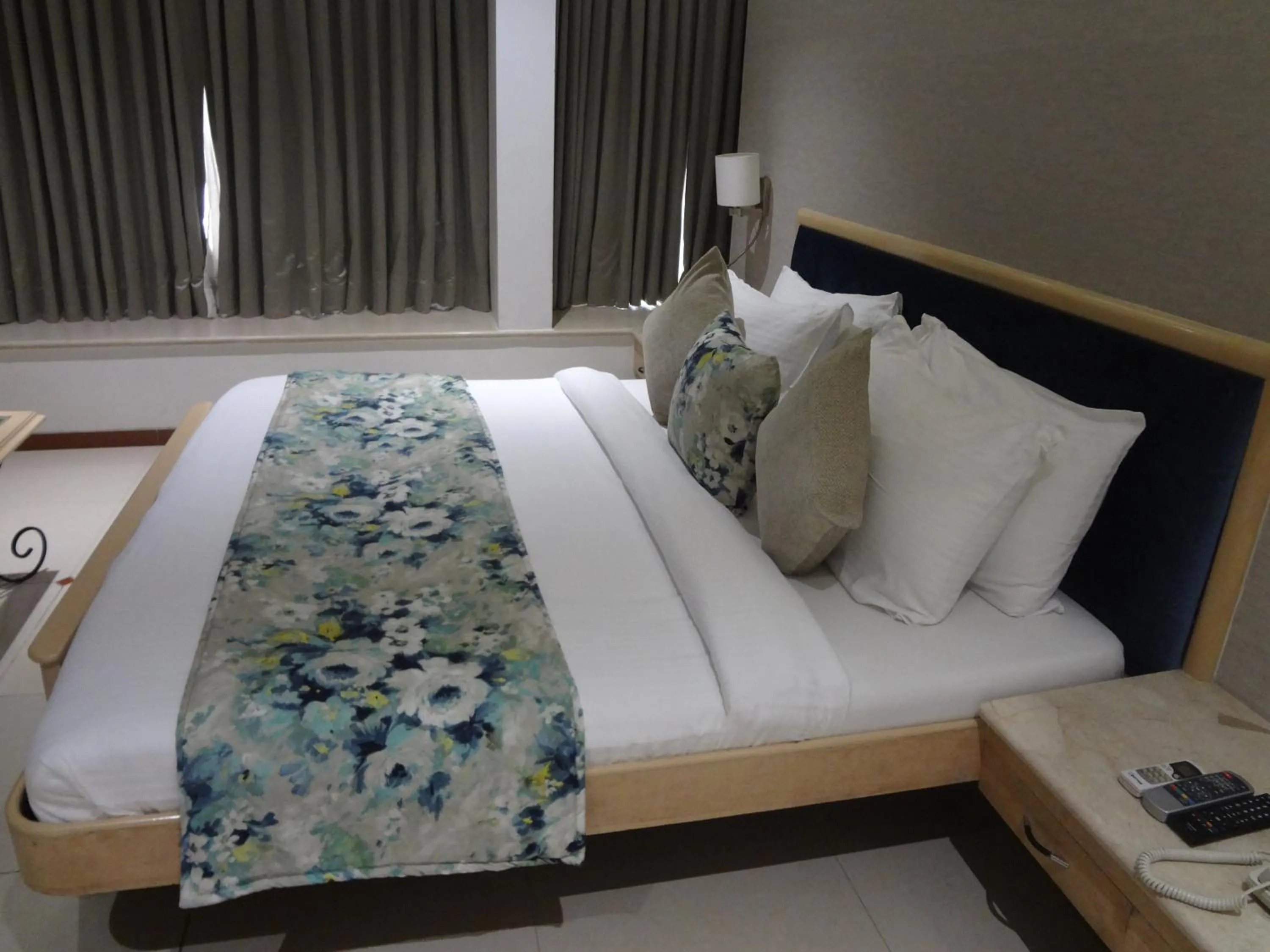 Bedroom, Bed in Hotel Suncity Apollo - Gateway Of India
