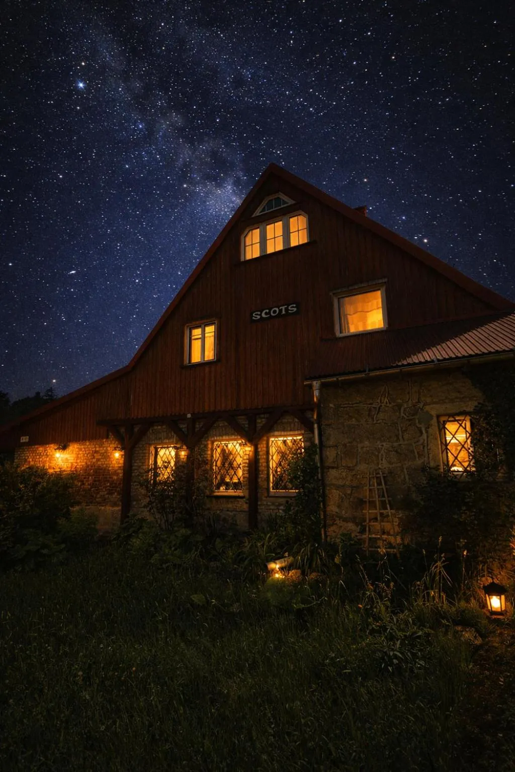 Property building in SCOTS pokoje gościnne