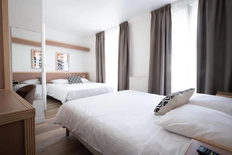 Bed in Hôtel Edgar Quinet