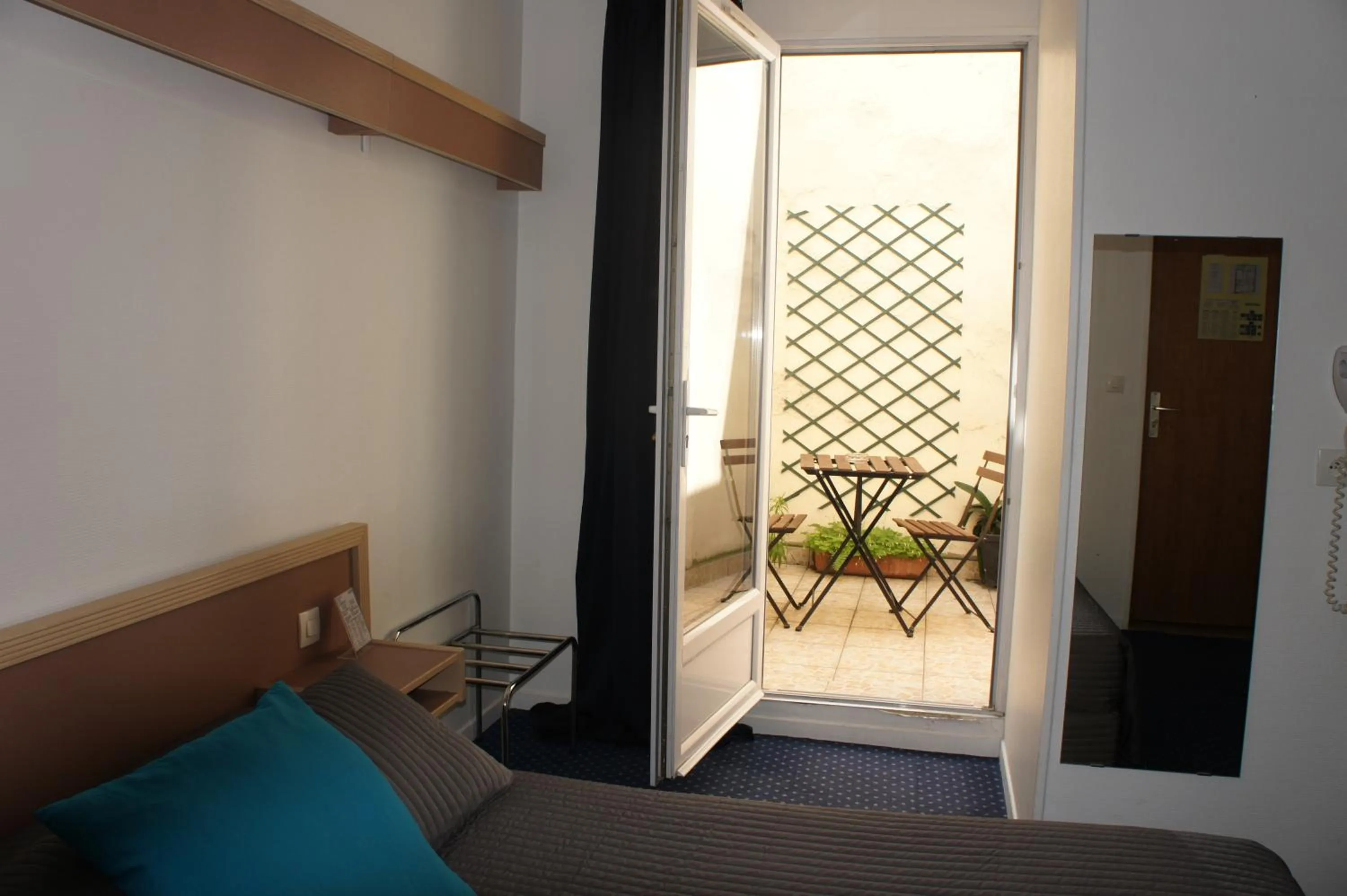 Bed in Hôtel Edgar Quinet