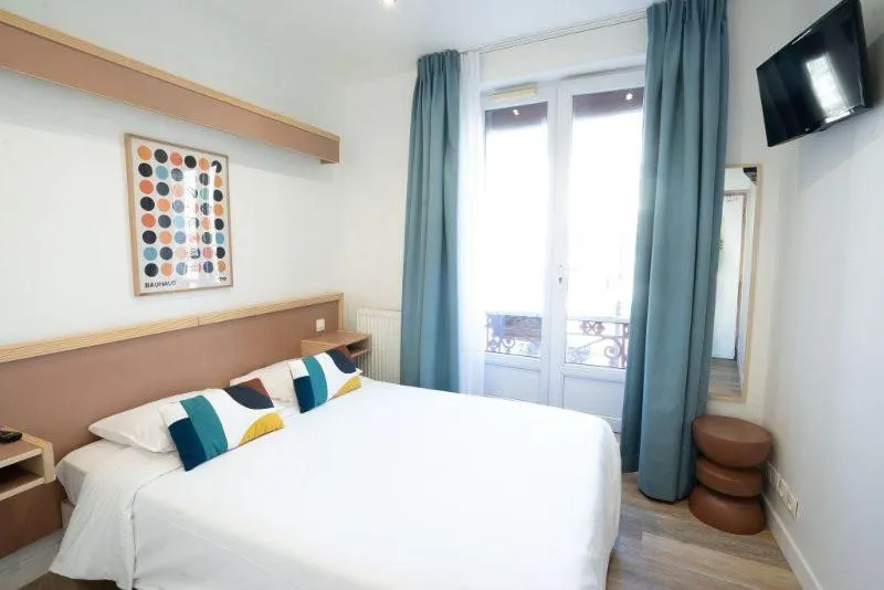 Bed in Hôtel Edgar Quinet