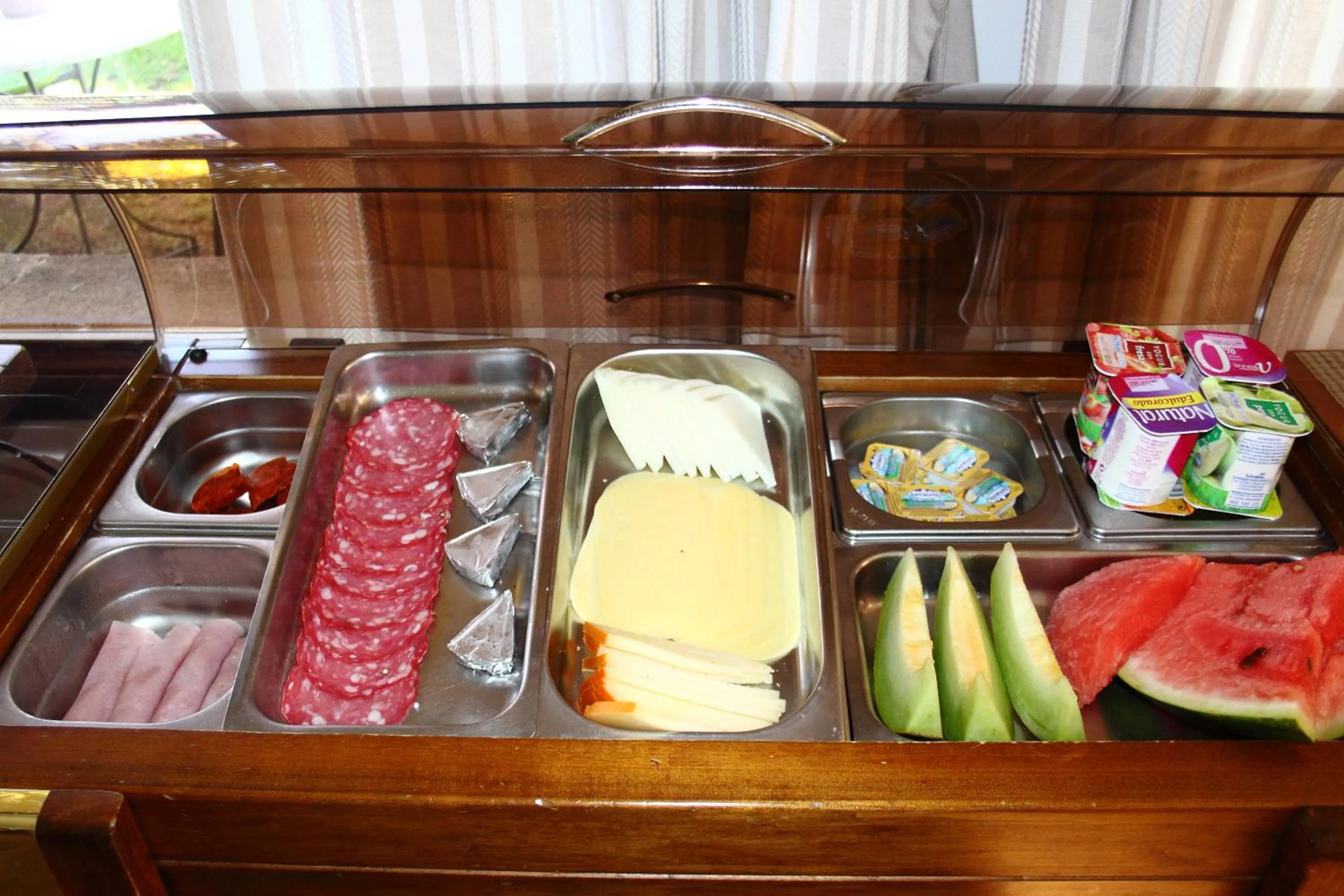 Food and drinks in Petit Hotel Es Figueral