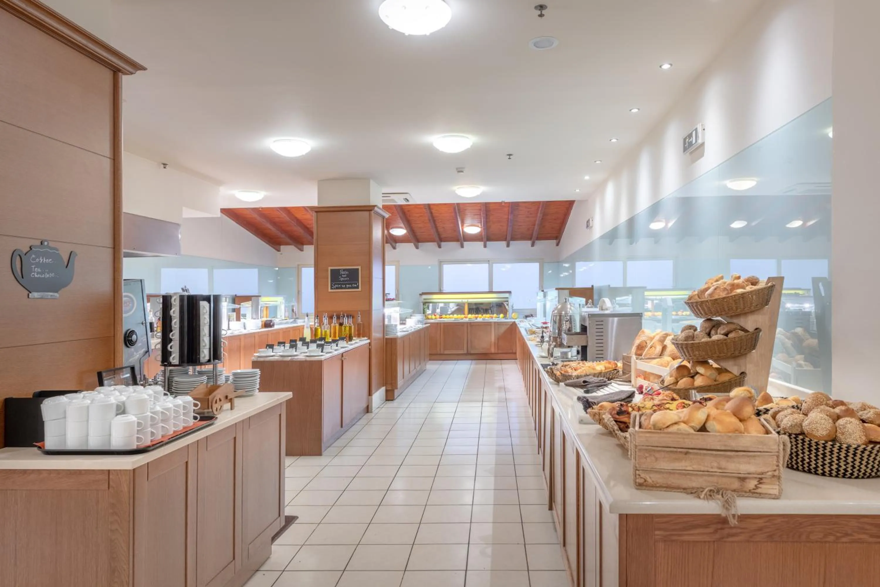 Restaurant/places to eat in Marilena Hotel