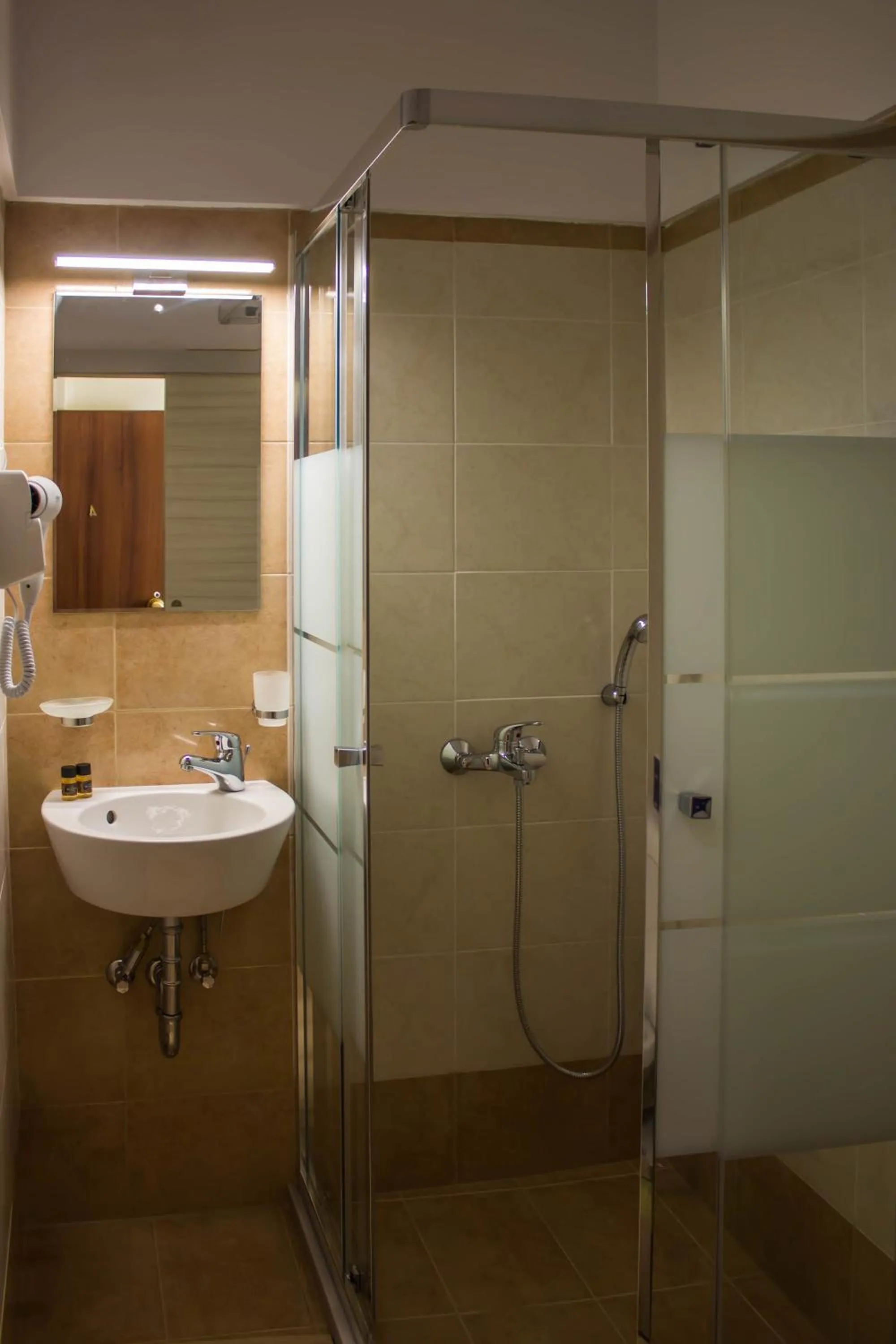 Shower in Bonne Nuit Pension