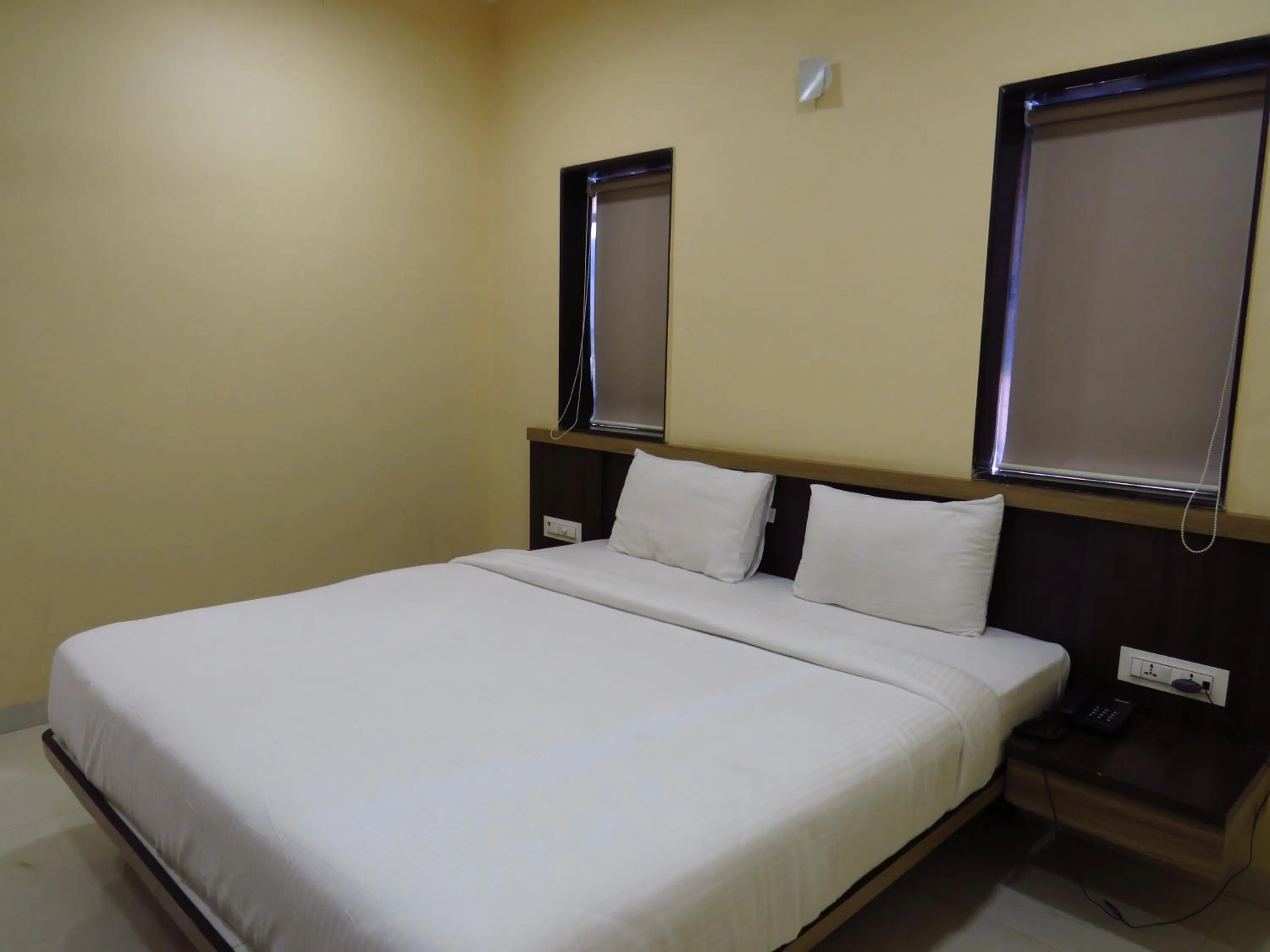 Bedroom, Bed in City Palace Resort