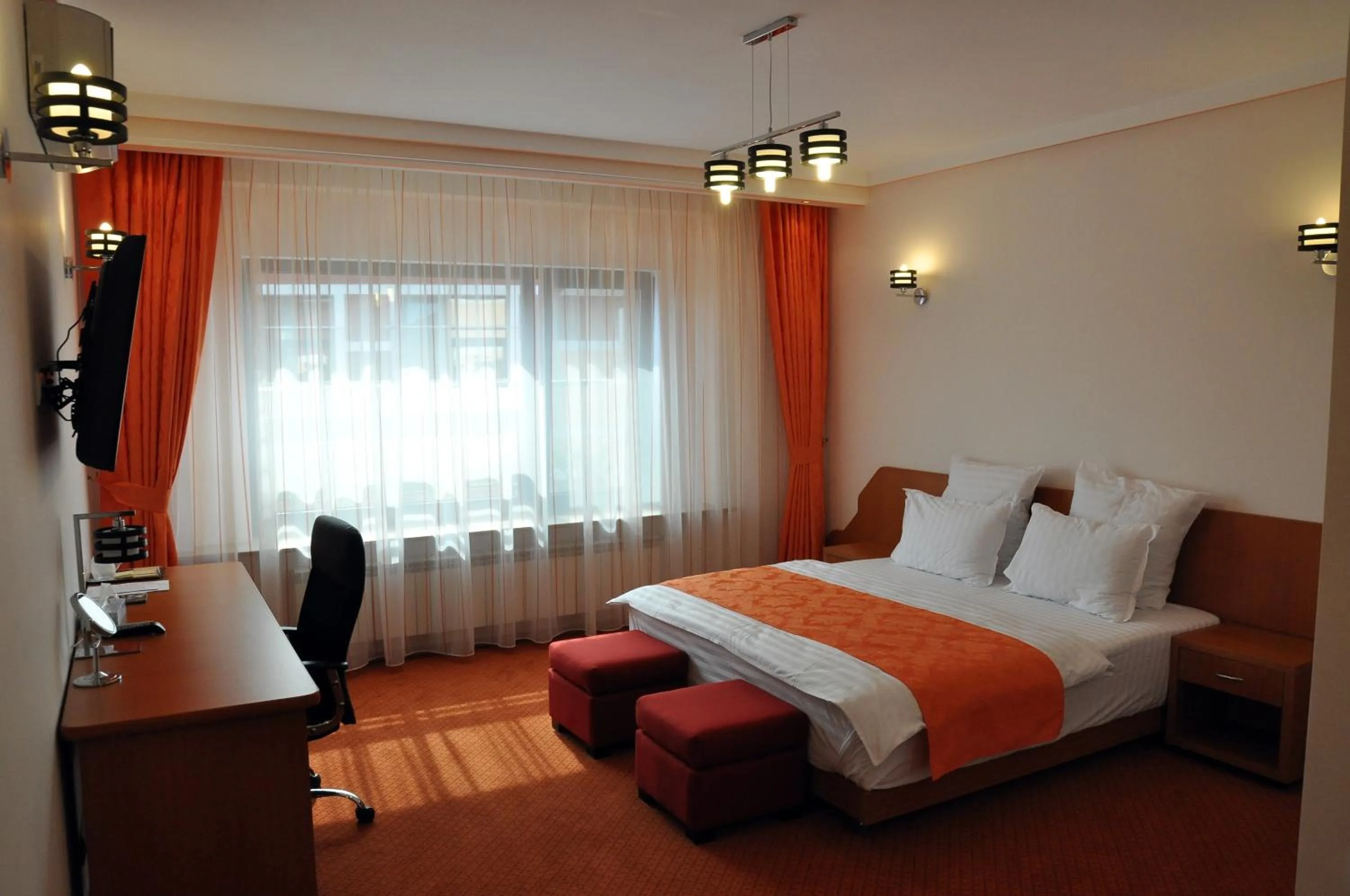 Photo of the whole room, Bed in Pensiunea President