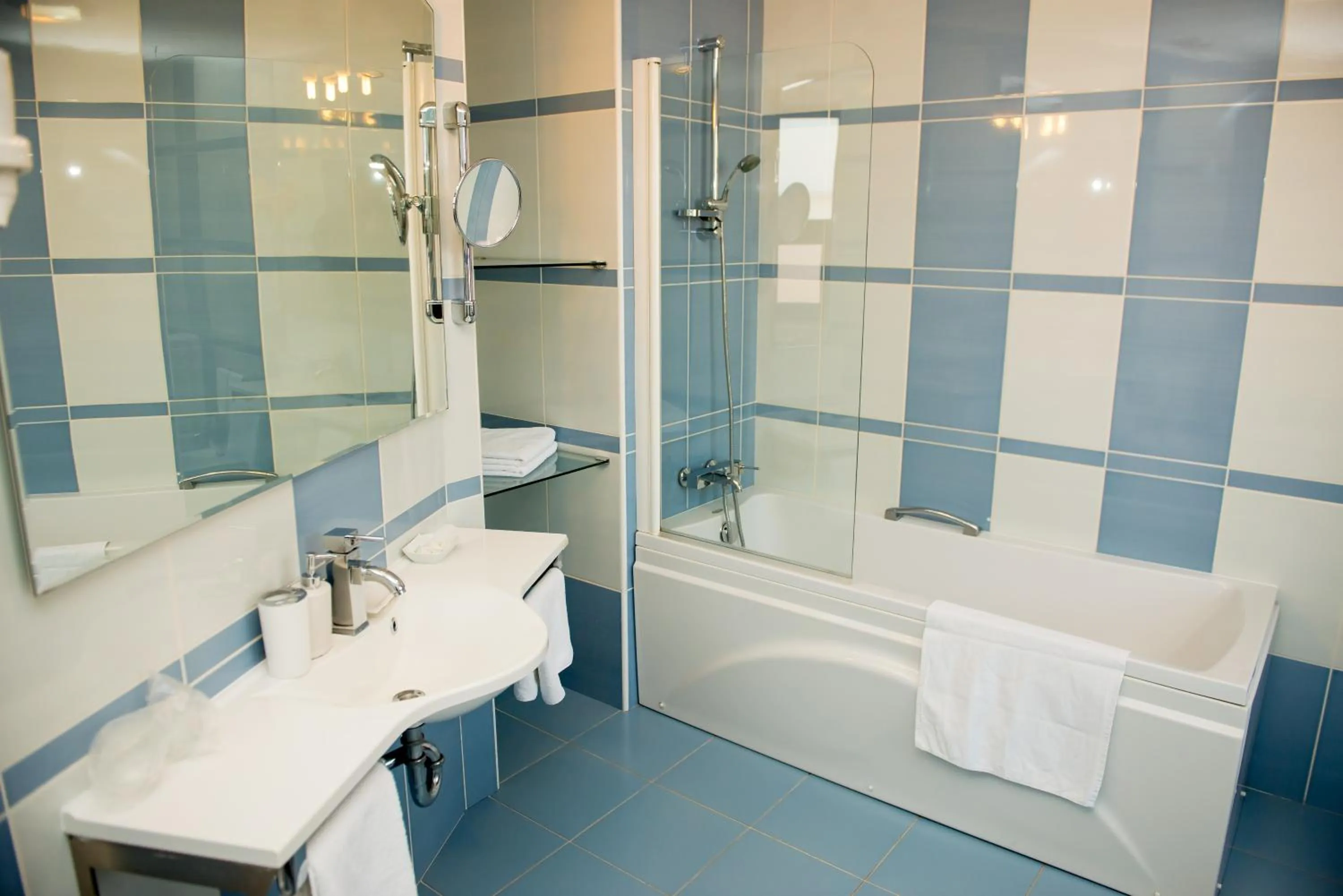 Bathroom in Pensiunea President