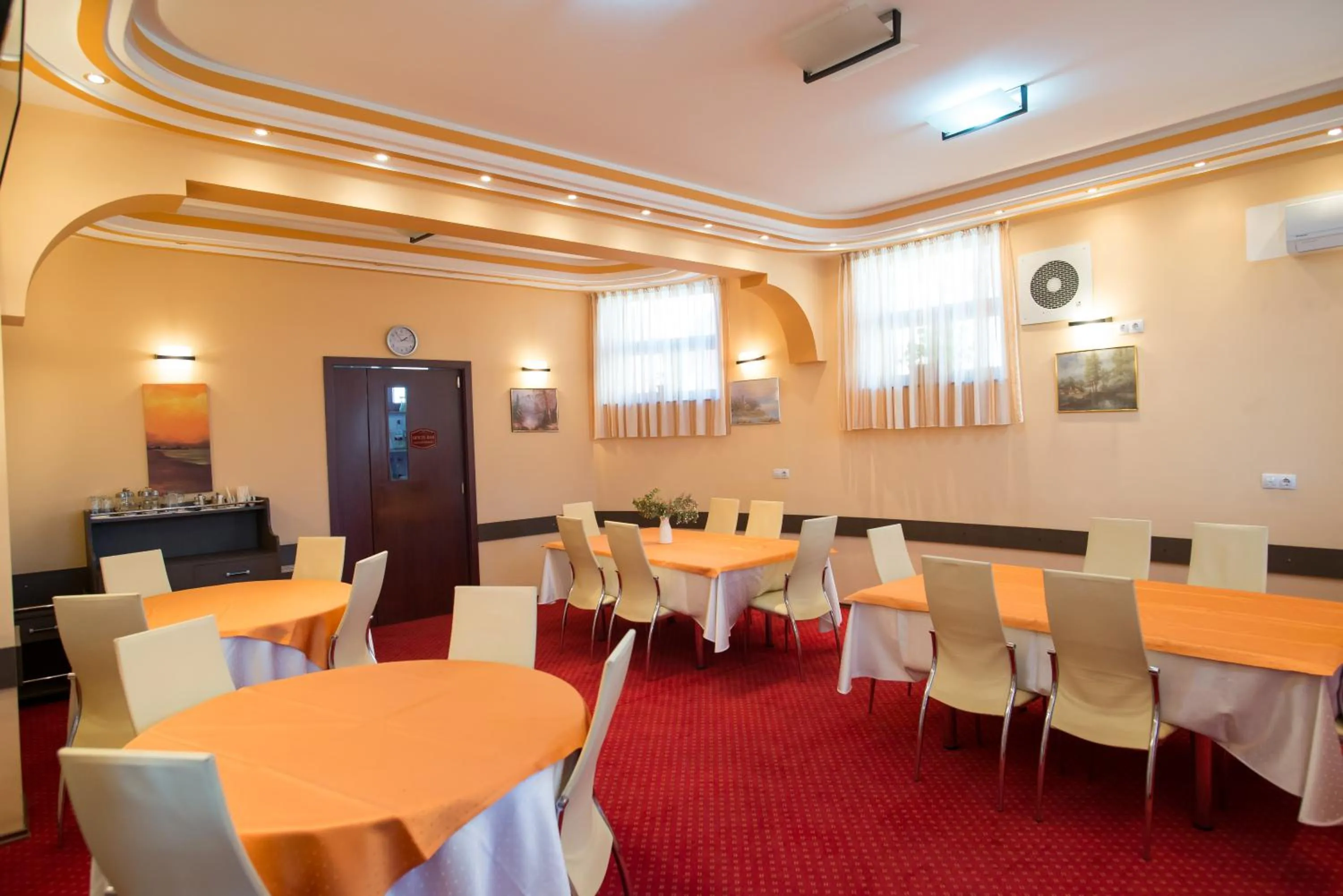 Restaurant/places to eat in Pensiunea President